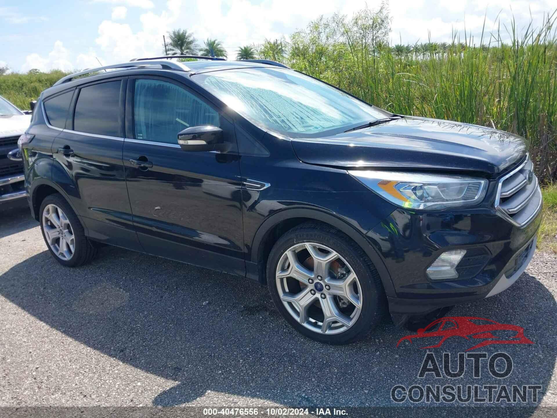 FORD ESCAPE 2017 - 1FMCU0J93HUB56841