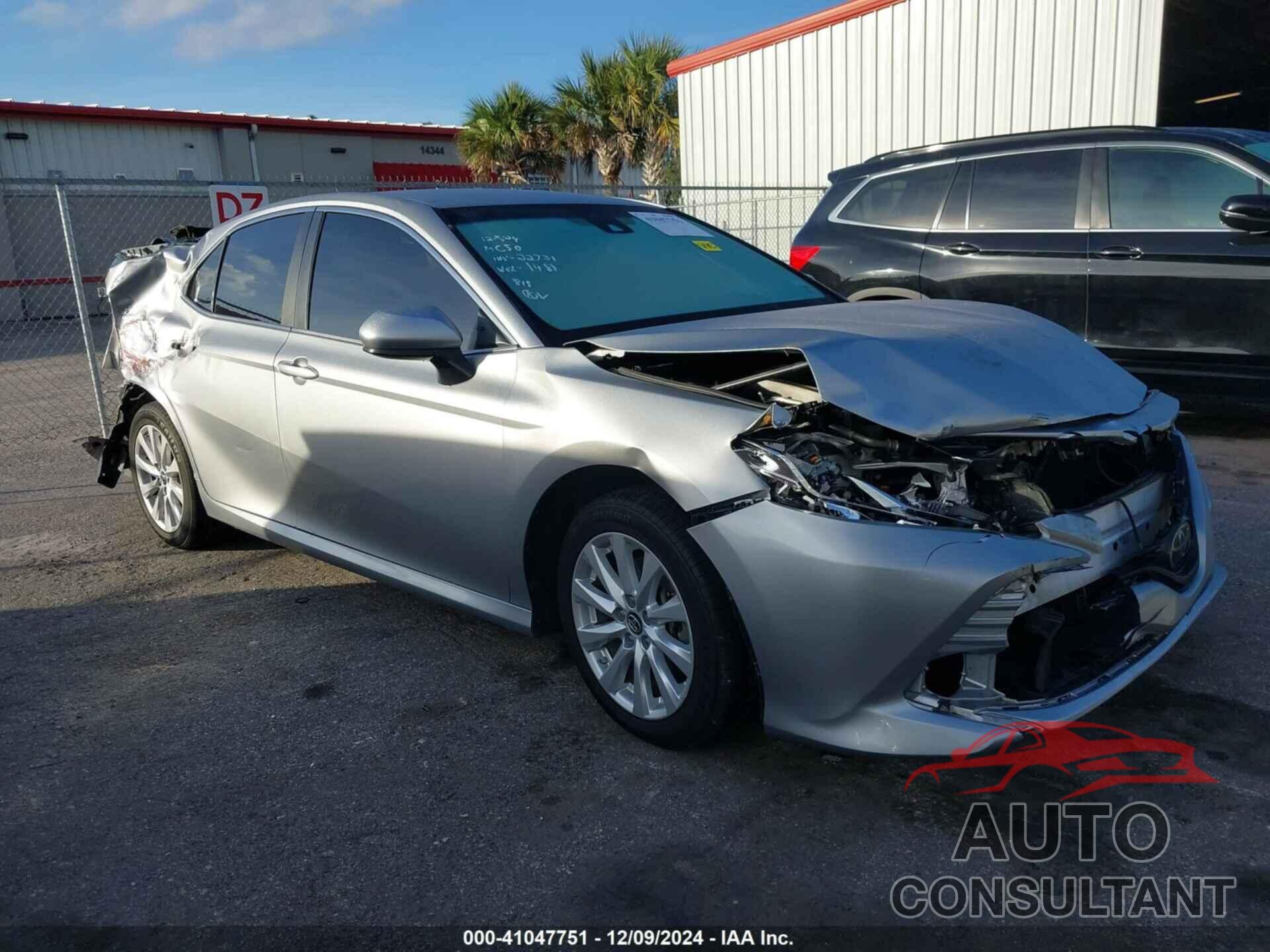 TOYOTA CAMRY 2018 - 4T1B11HK9JU101481