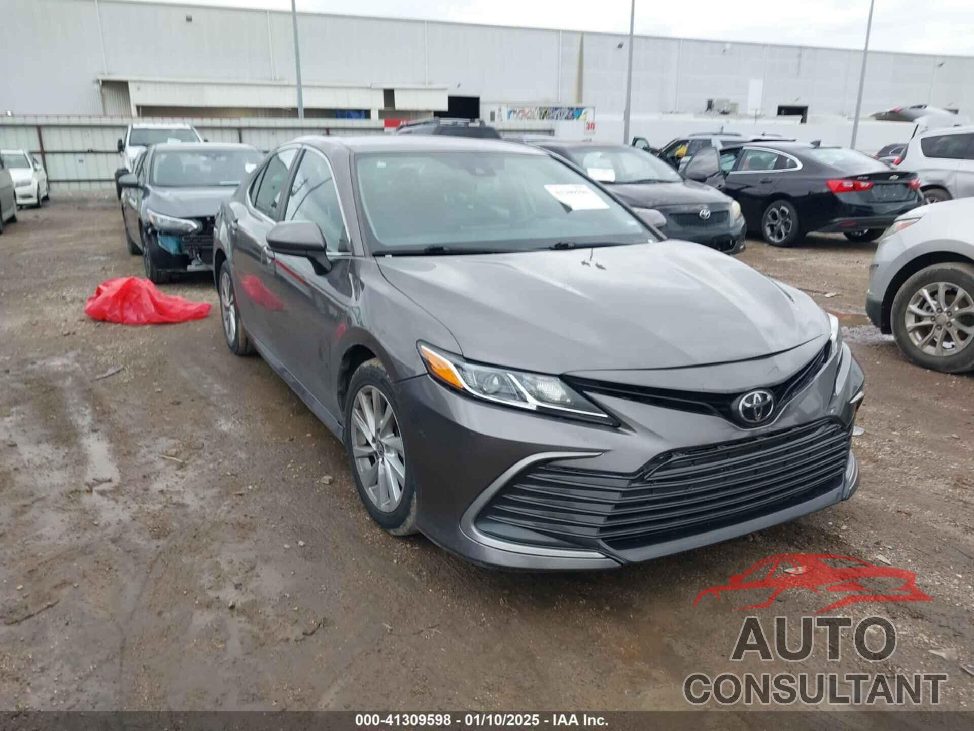 TOYOTA CAMRY 2022 - 4T1C11AK3NU697806