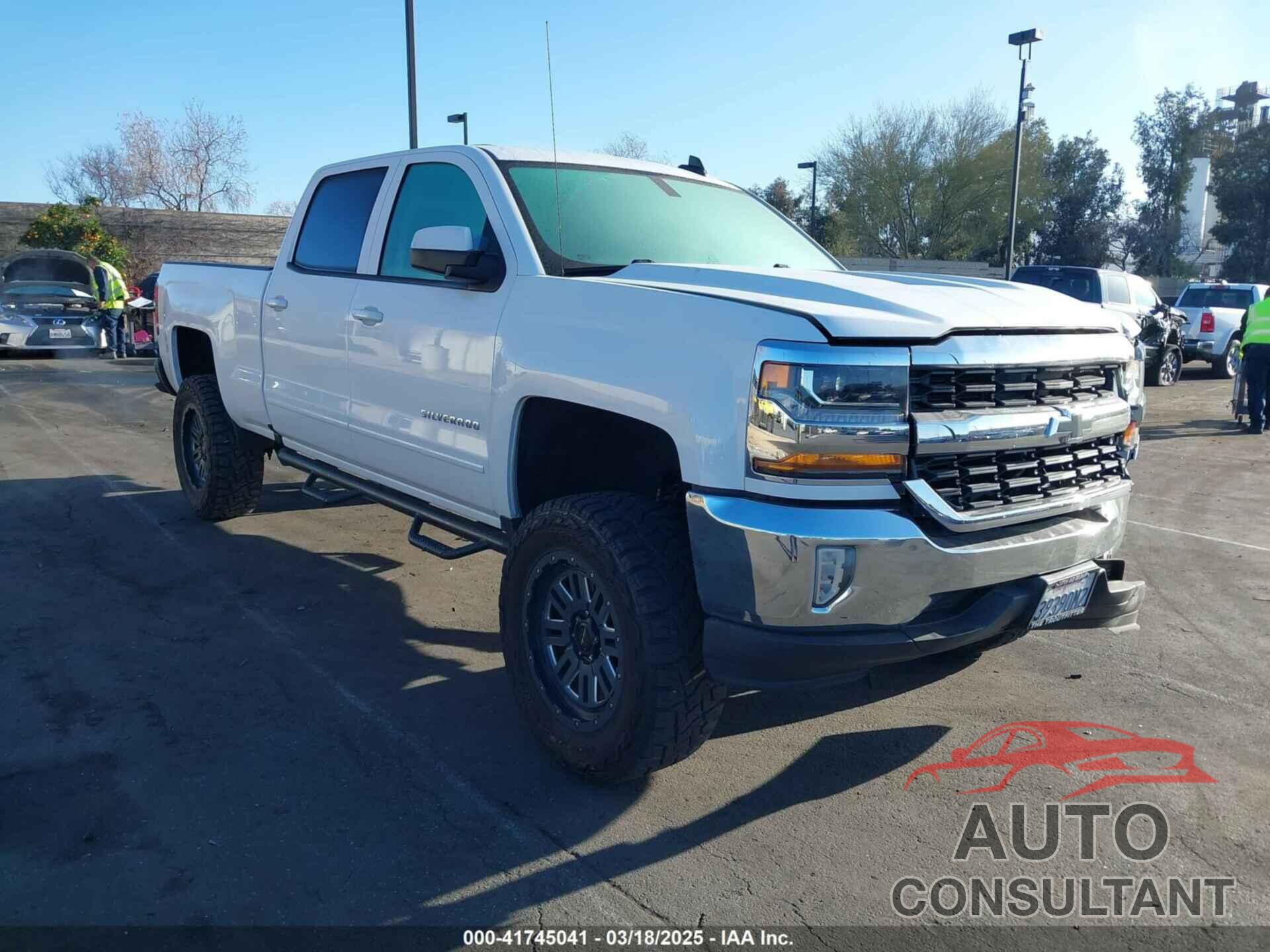 CHEVROLET SILVERADO 1500 2018 - 1GCPCREC2JF248262