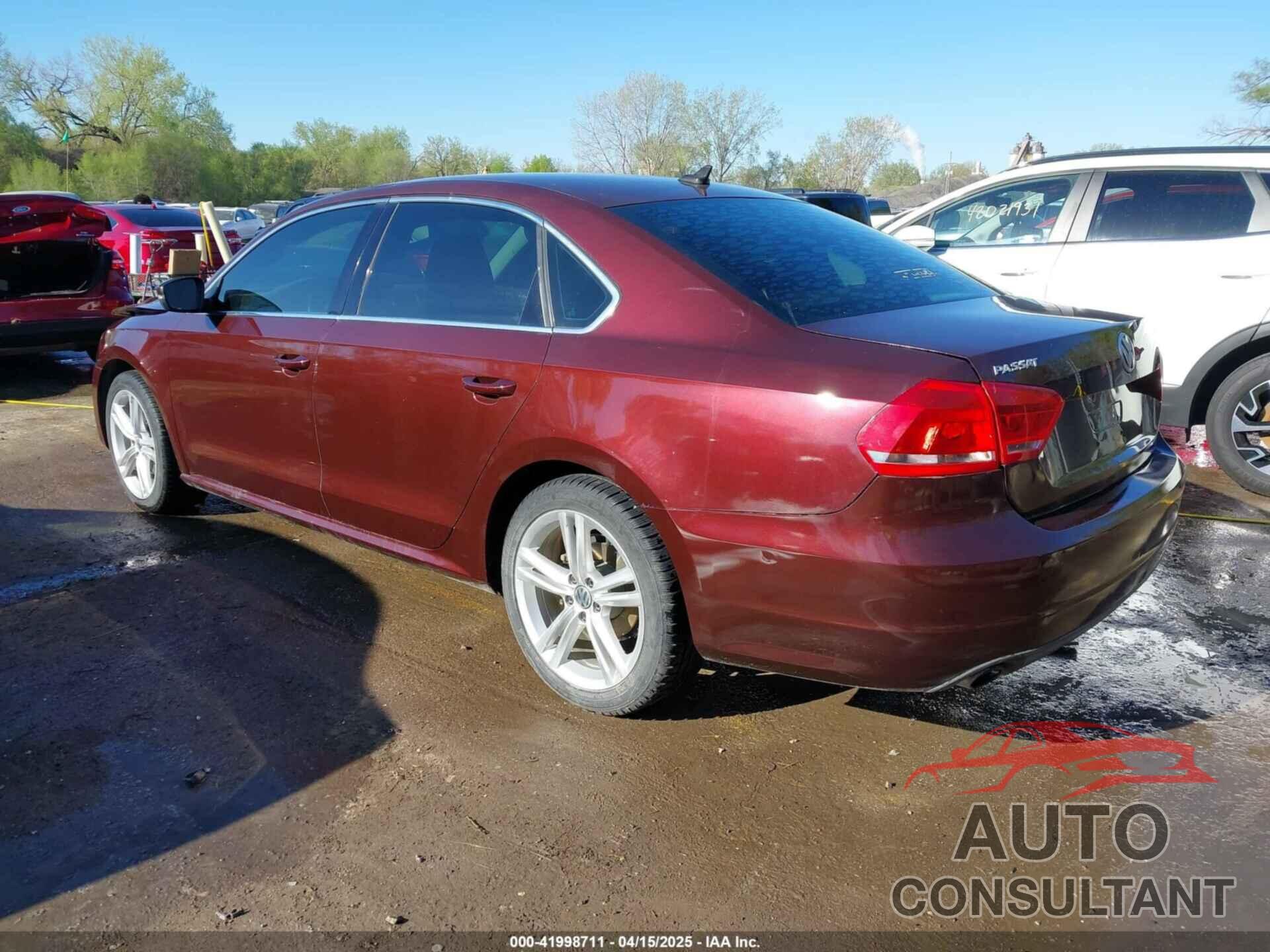 VOLKSWAGEN PASSAT 2014 - 1VWBH7A38EC015013