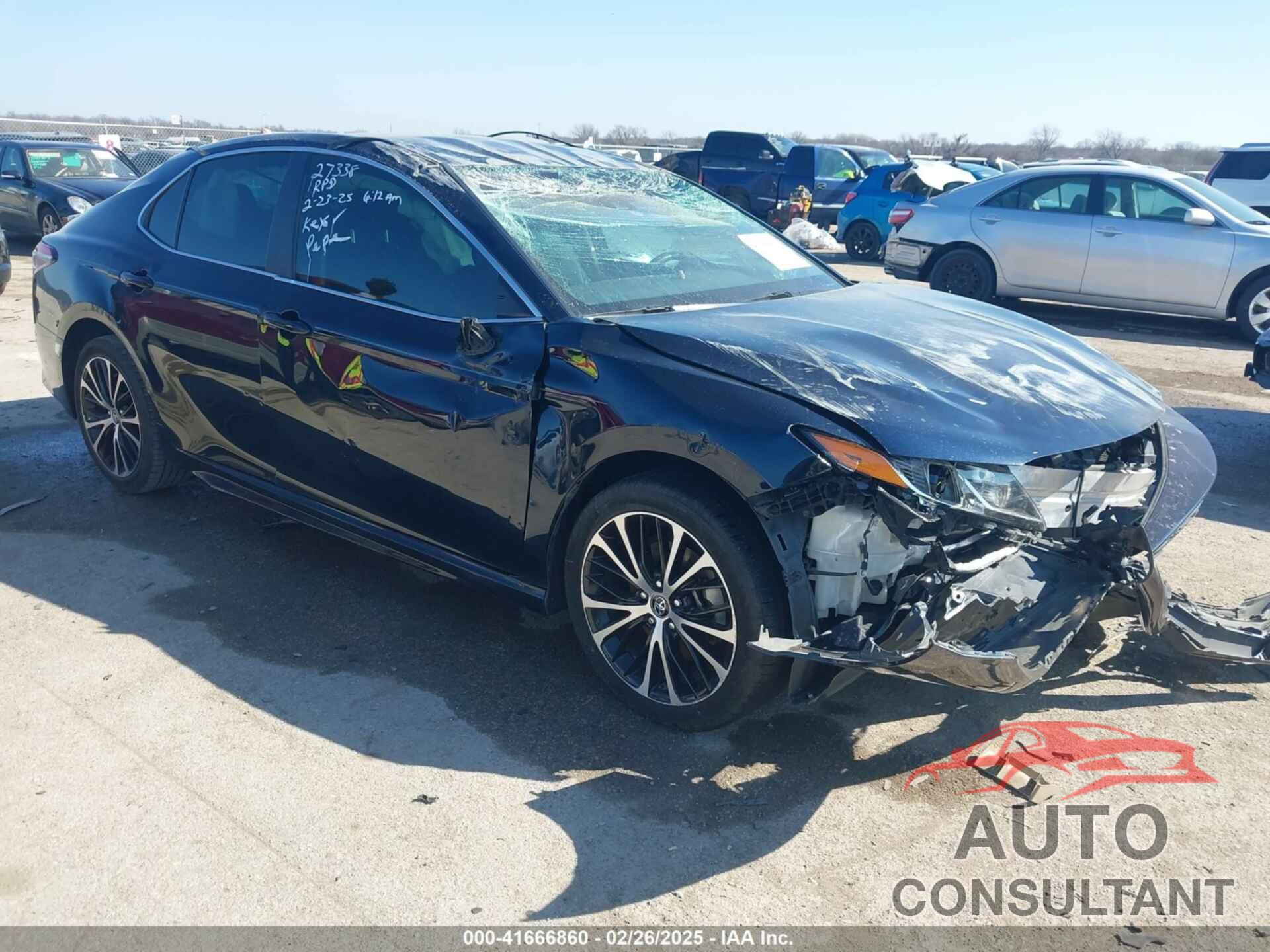 TOYOTA CAMRY 2018 - 4T1B11HK4JU675082
