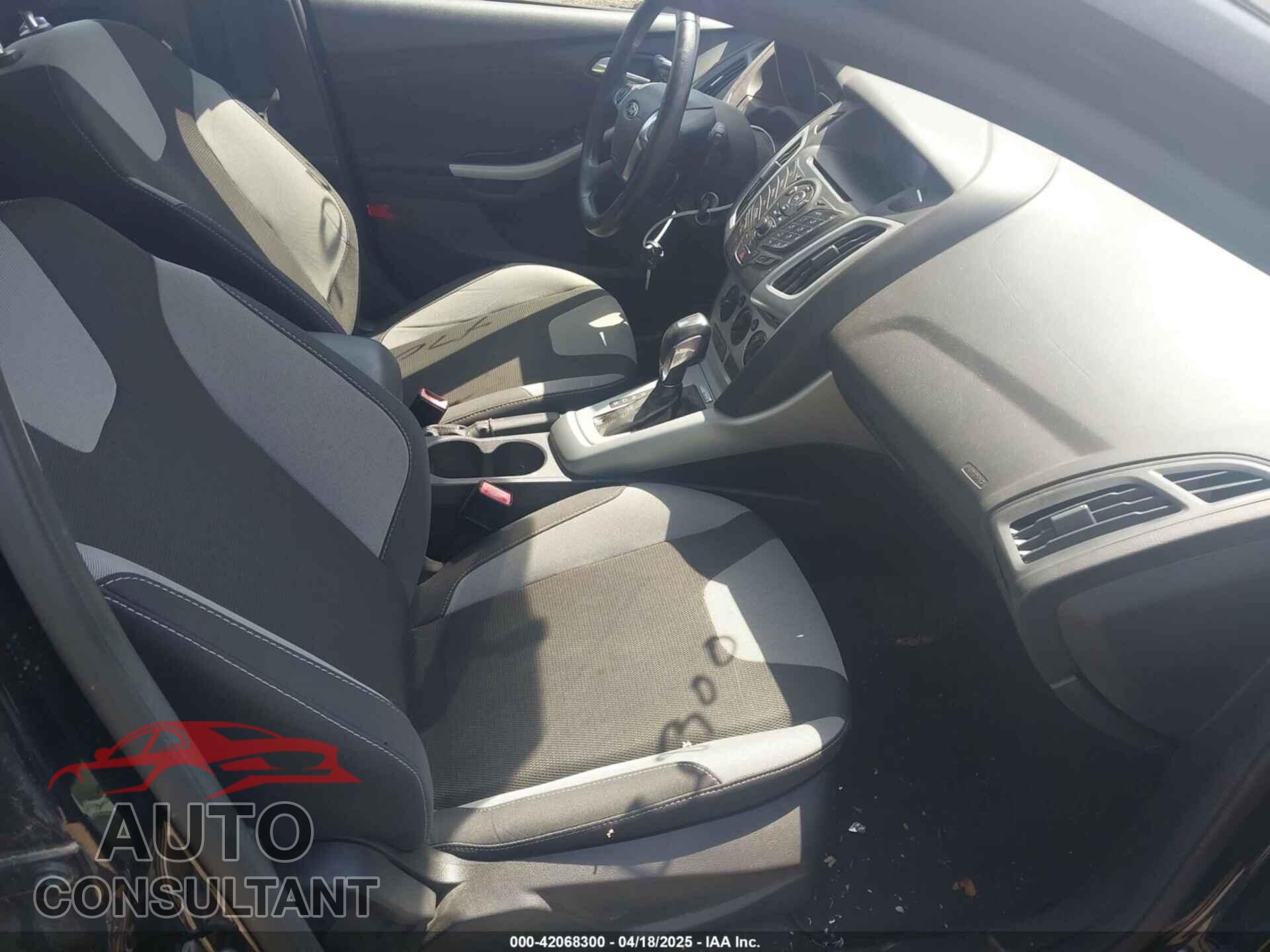 FORD FOCUS 2012 - 1FAHP3K26CL277260