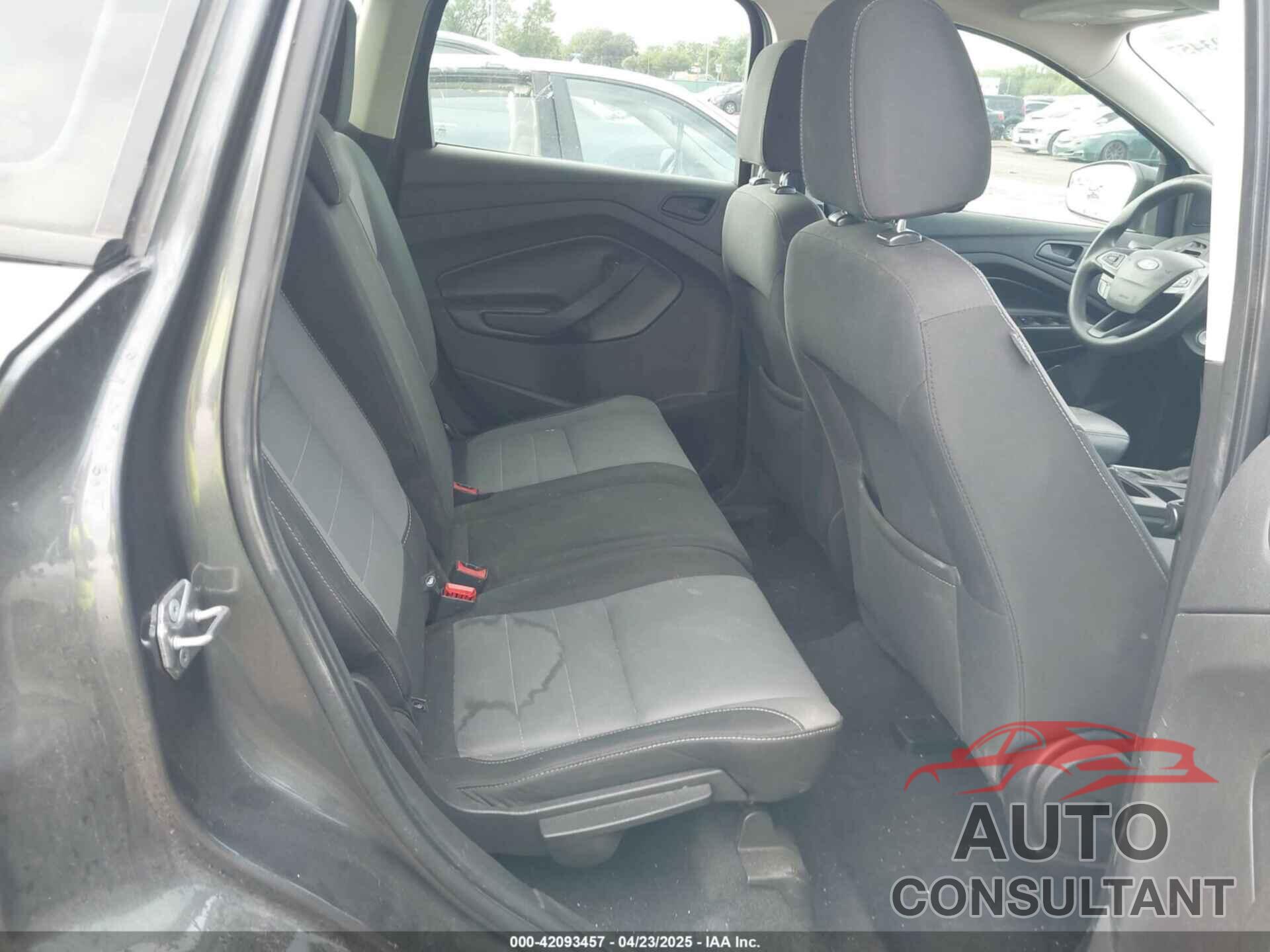 FORD ESCAPE 2017 - 1FMCU0F70HUC24455