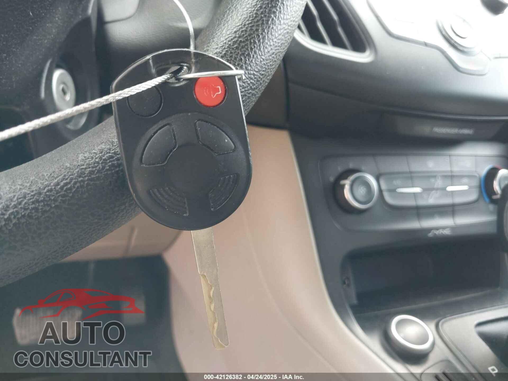 FORD FOCUS 2015 - 1FADP3F25FL293401