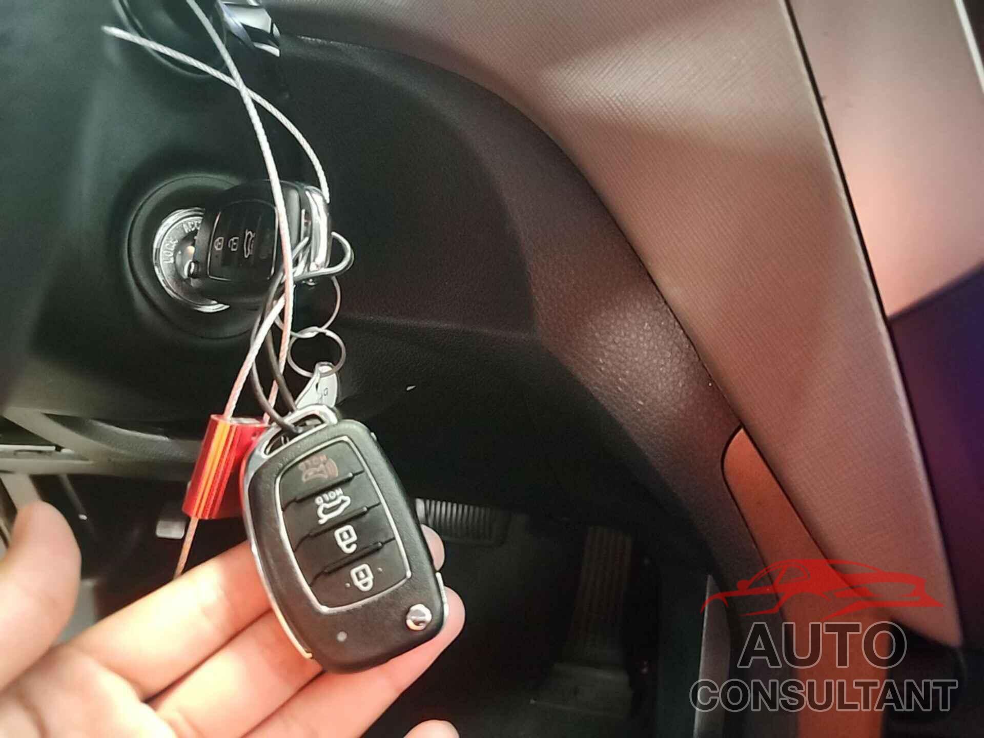 HYUNDAI SANTA FE SPORT 2018 - 5XYZTDLB7JG569524