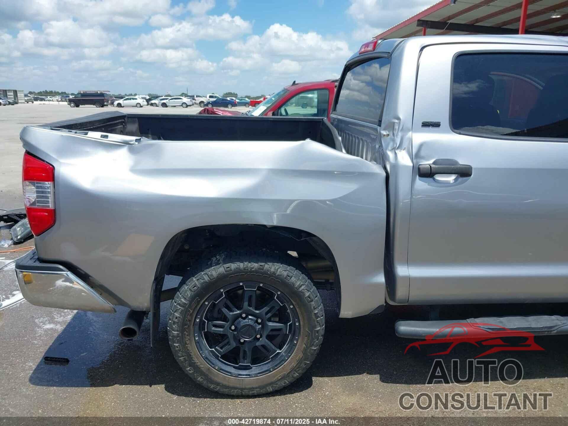 TOYOTA TUNDRA 2017 - 5TFDW5F17HX584574