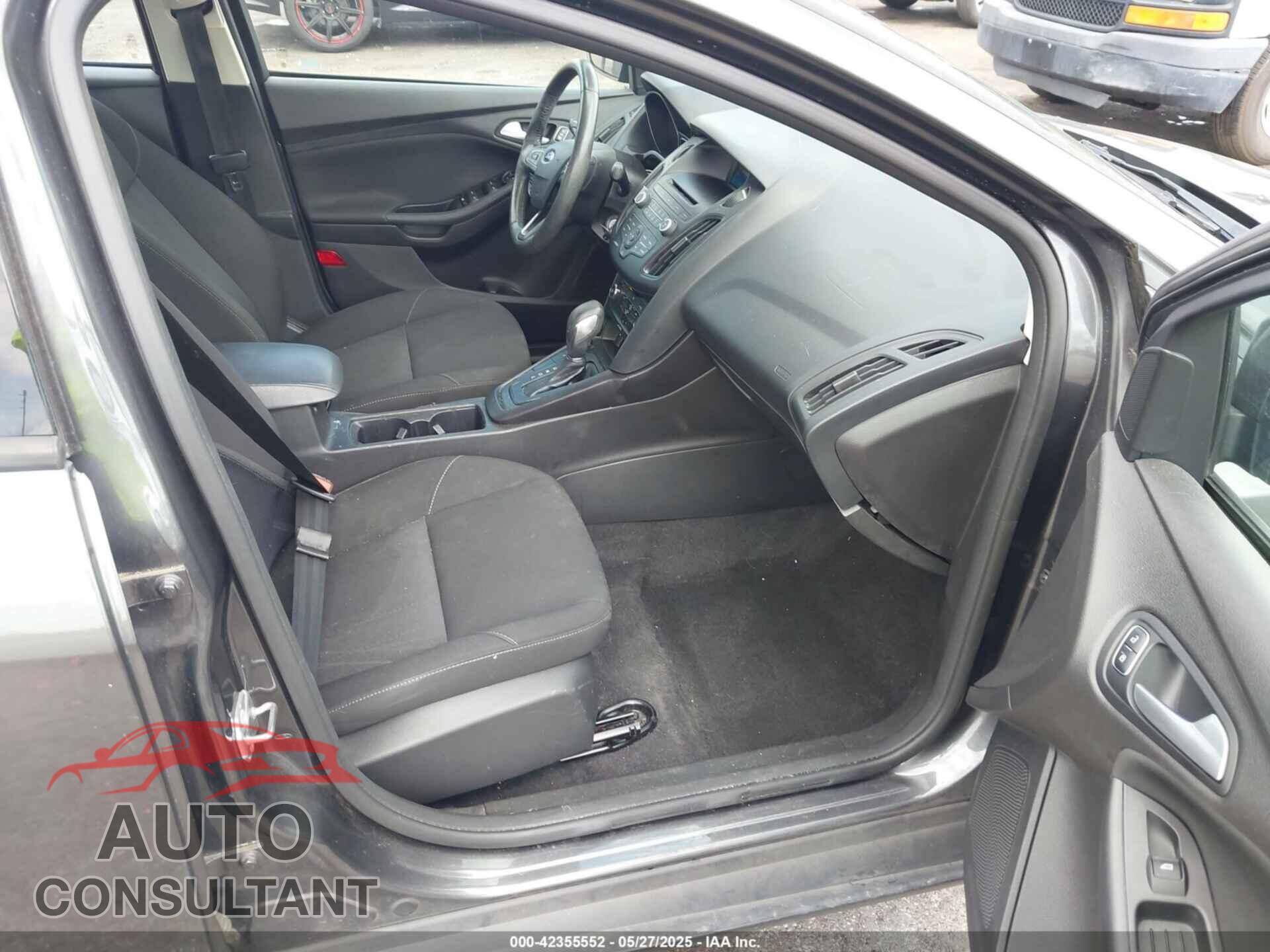 FORD FOCUS 2017 - 1FADP3F24HL244600