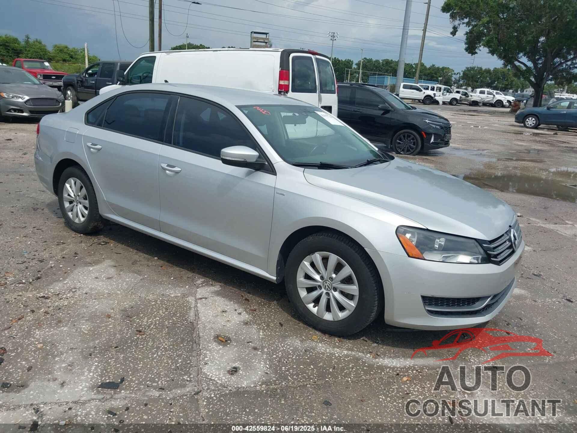 VOLKSWAGEN PASSAT 2015 - 1VWAT7A30FC093054