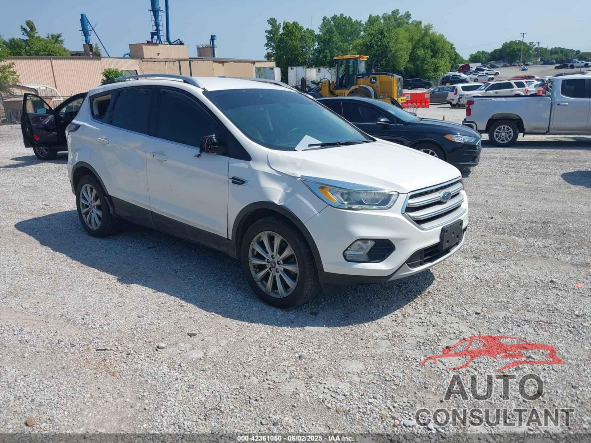 FORD ESCAPE 2017 - 1FMCU9J9XHUE18035