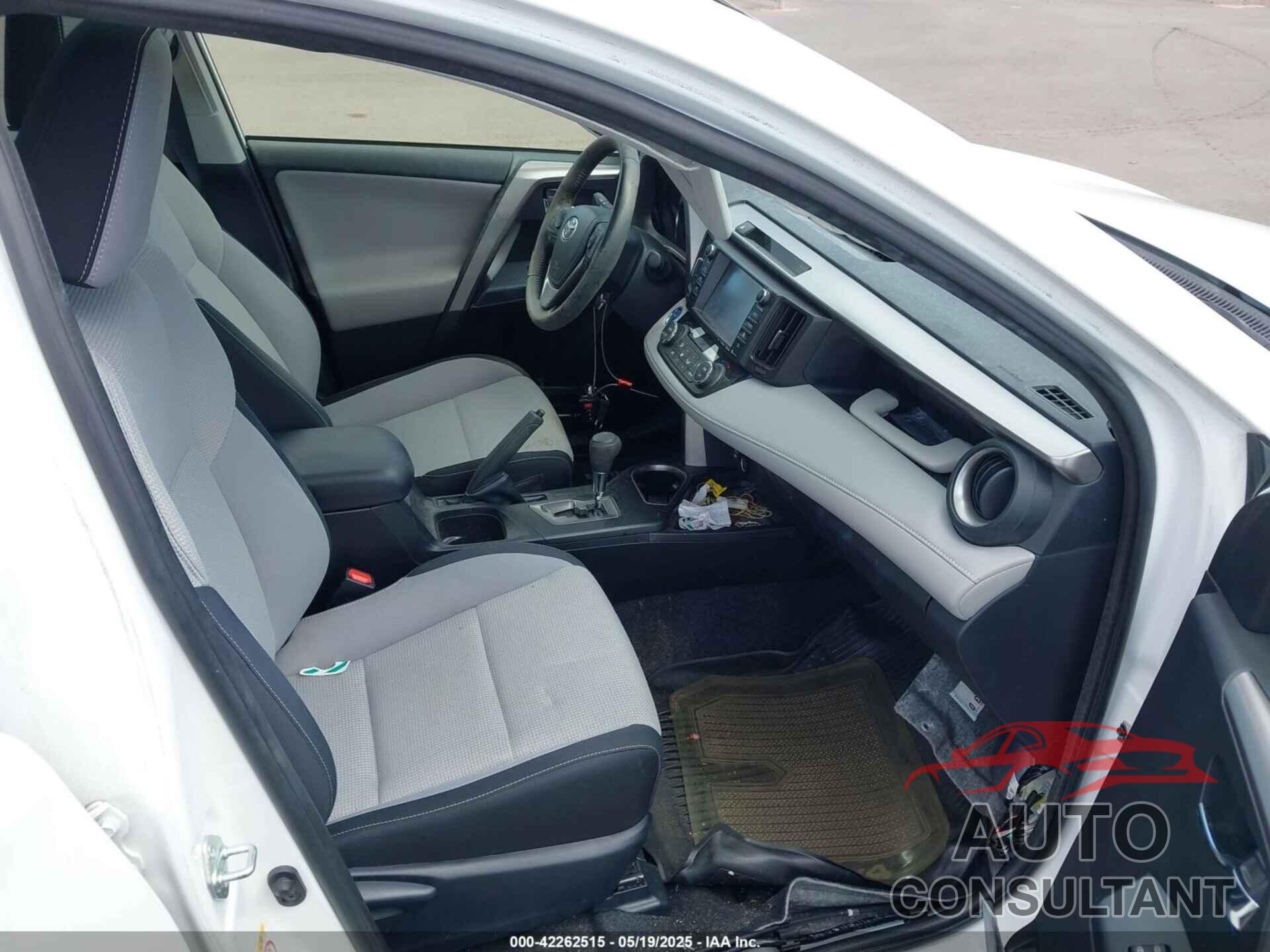 TOYOTA RAV4 HYBRID 2018 - JTMRJREV4JD212388