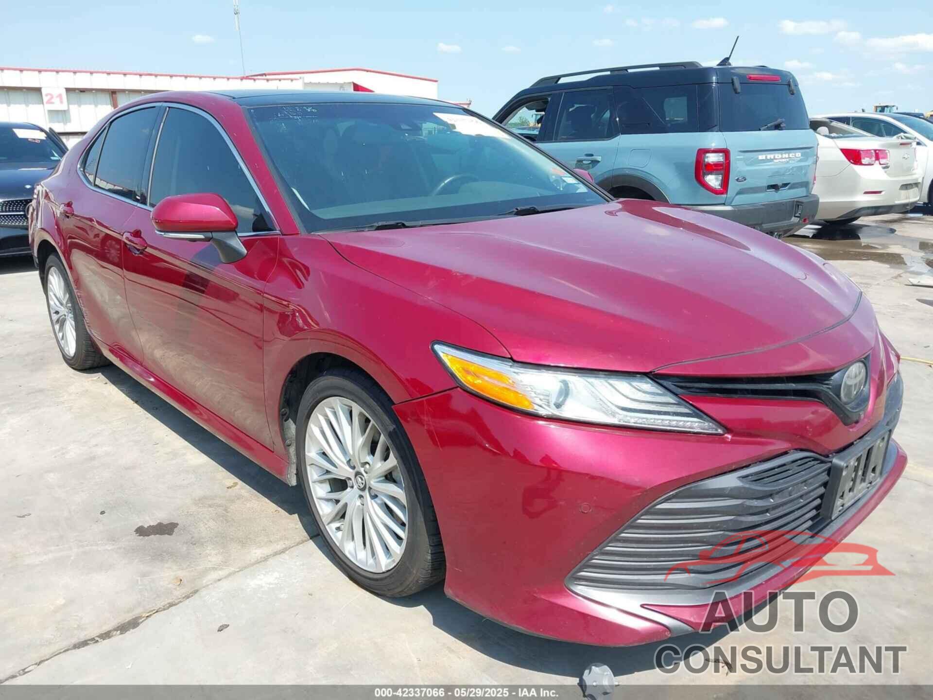 TOYOTA CAMRY 2018 - 4T1B11HK8JU659130
