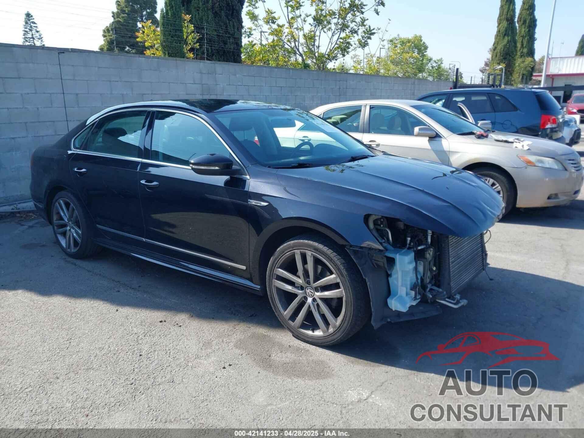 VOLKSWAGEN PASSAT 2017 - 1VWDT7A38HC010115