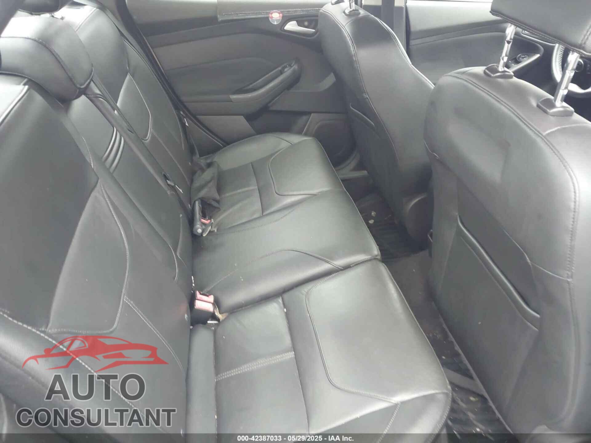FORD FOCUS 2015 - 1FADP3F29FL302519