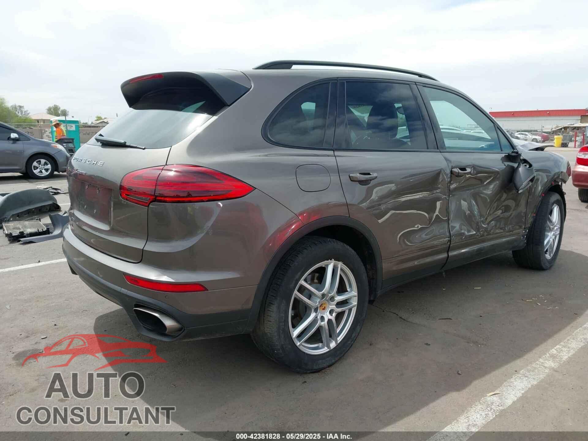 PORSCHE CAYENNE 2016 - WP1AA2A29GLA01796