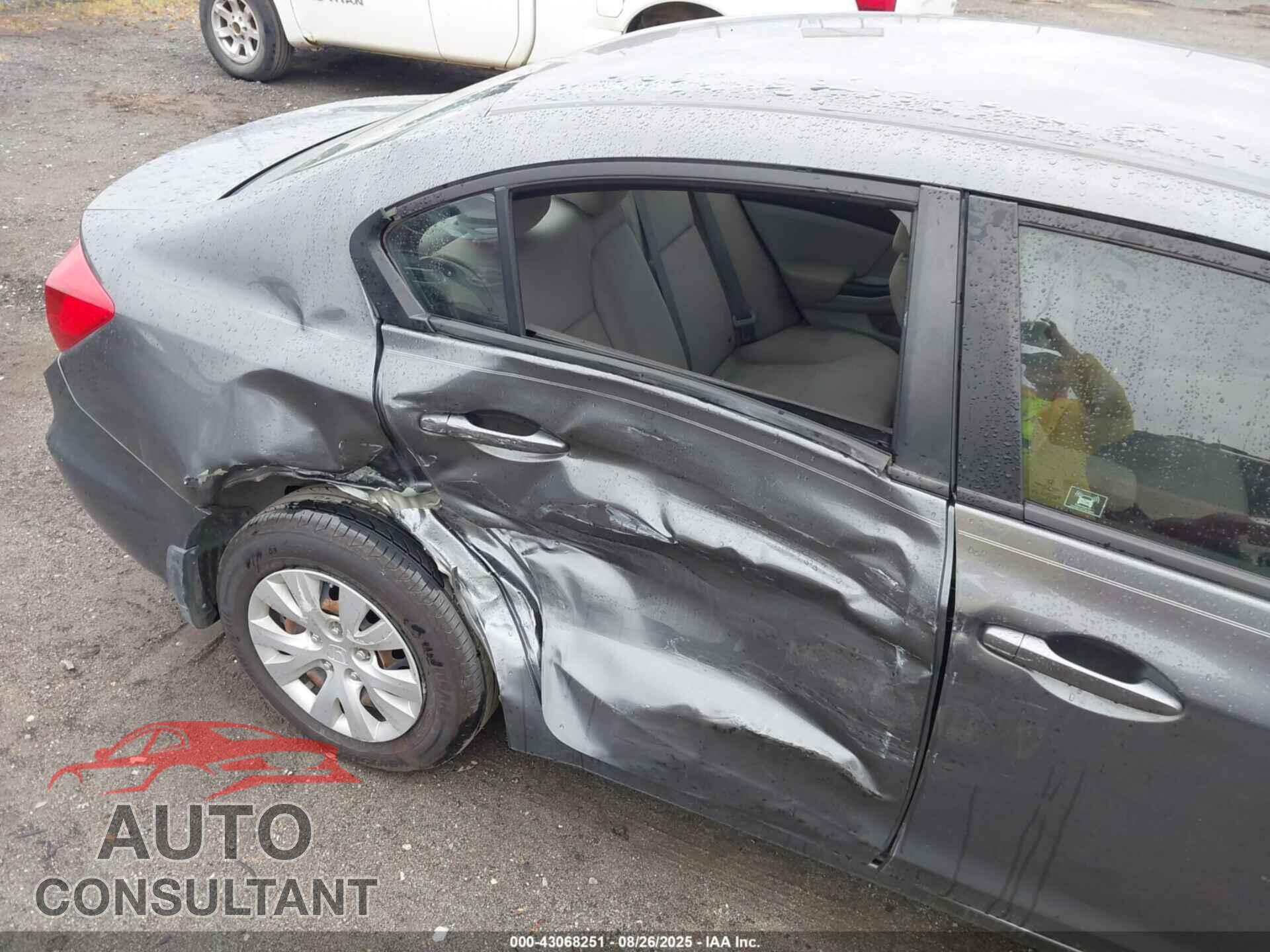 HONDA CIVIC 2012 - 2HGFB2F55CH327725