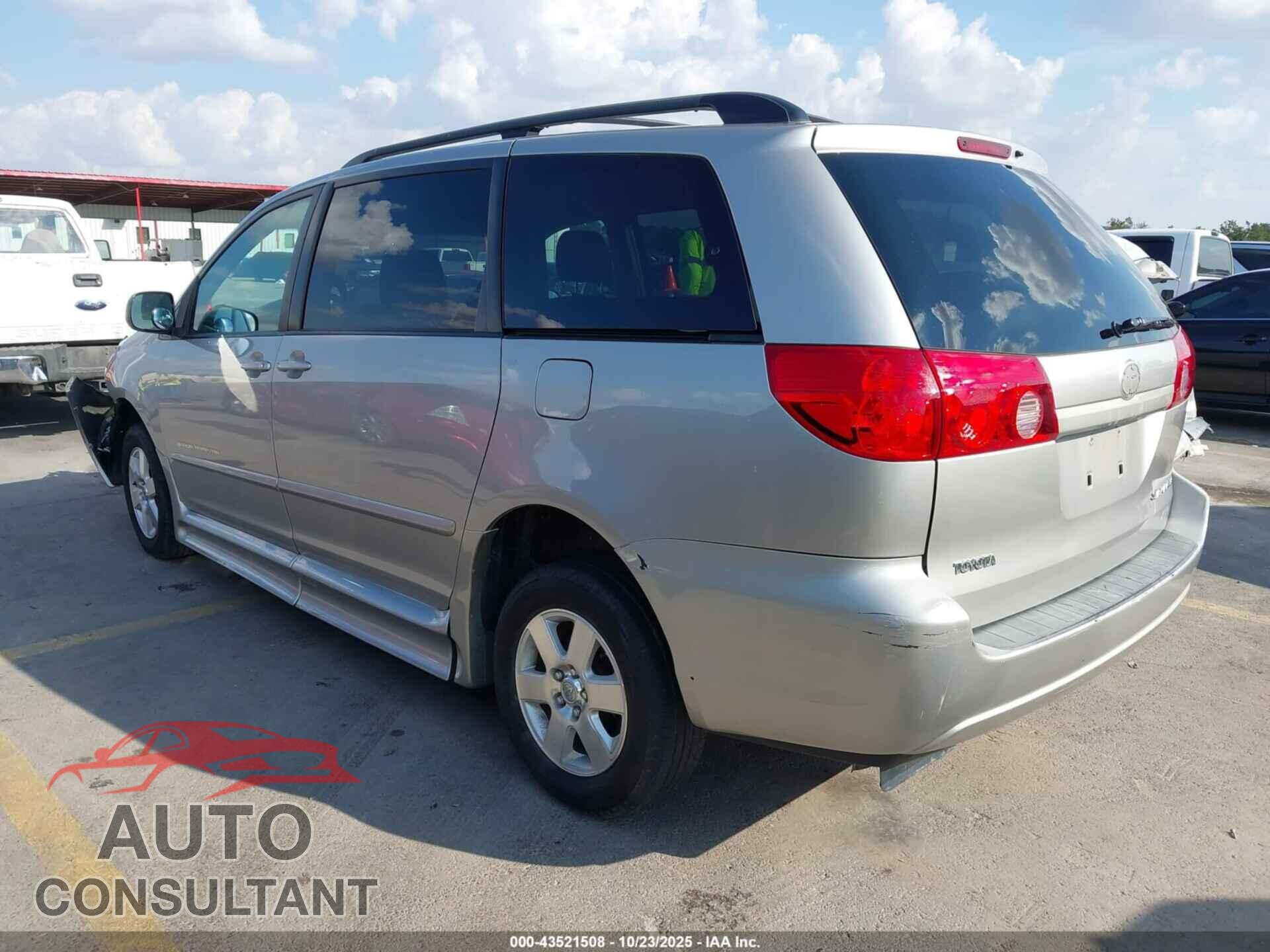 TOYOTA SIENNA 2010 - 5TDKK4CC9AS333473