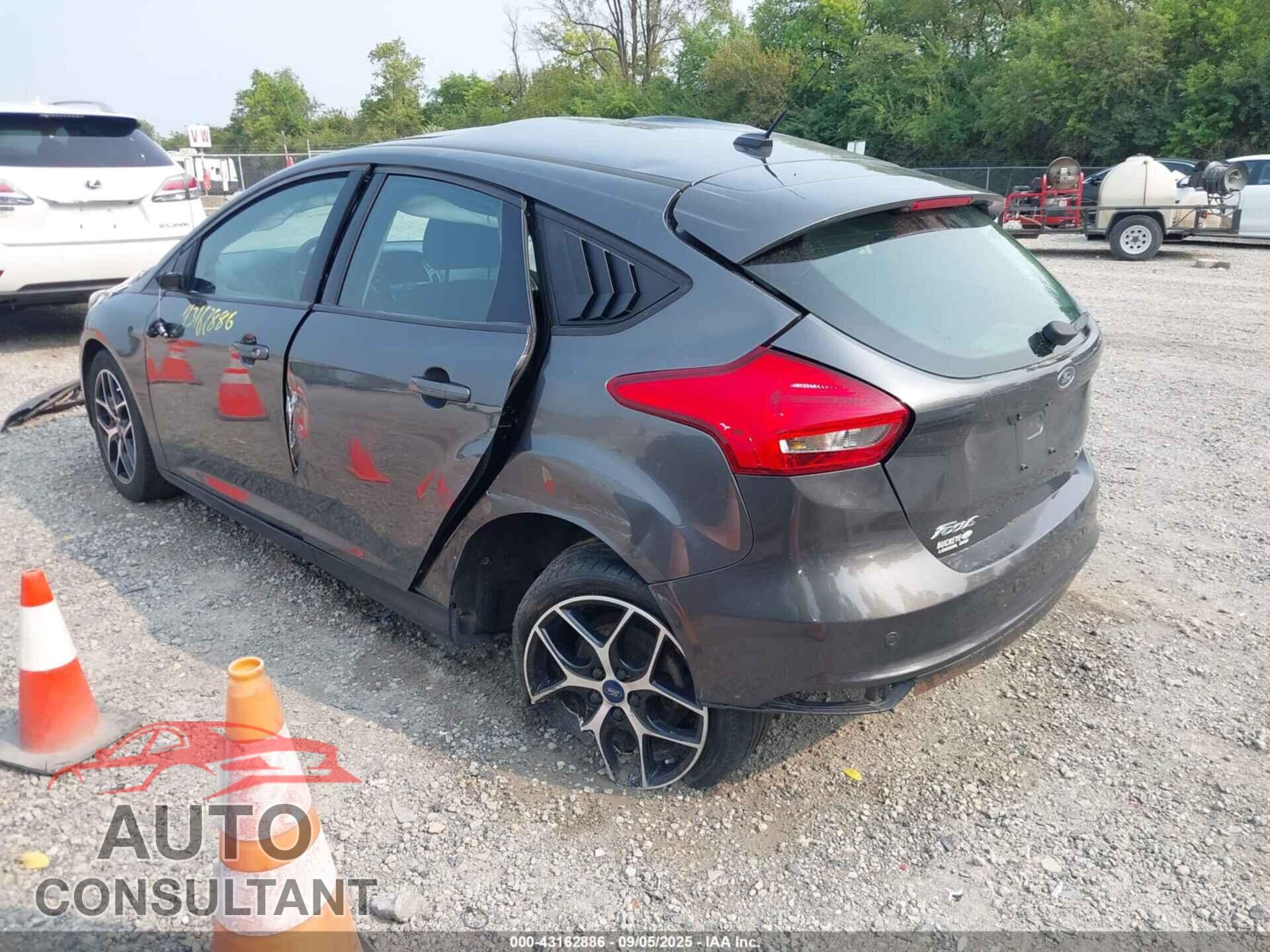 FORD FOCUS 2018 - 1FADP3M29JL215909