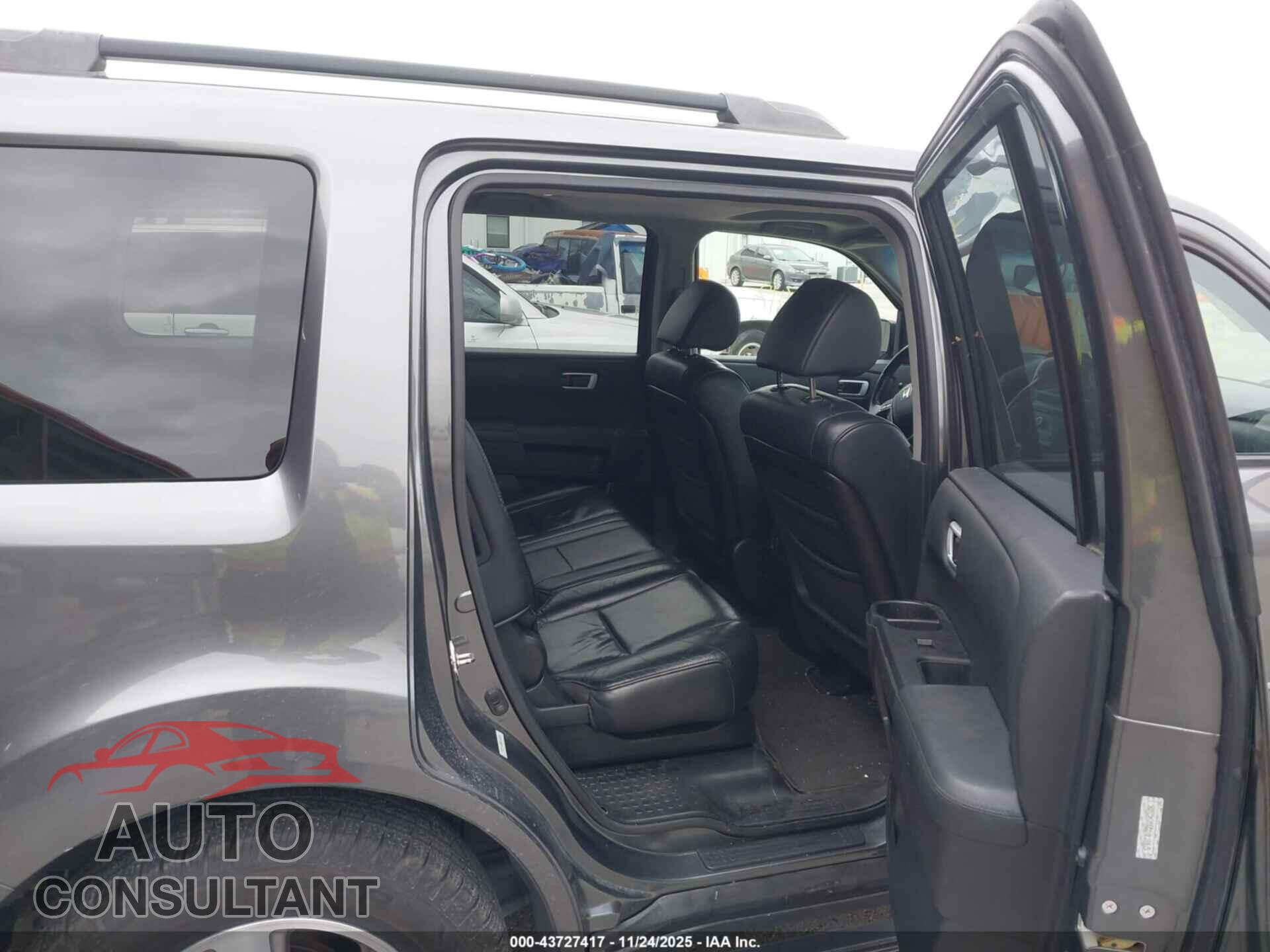 HONDA PILOT 2011 - 5FNYF4H72BB042605