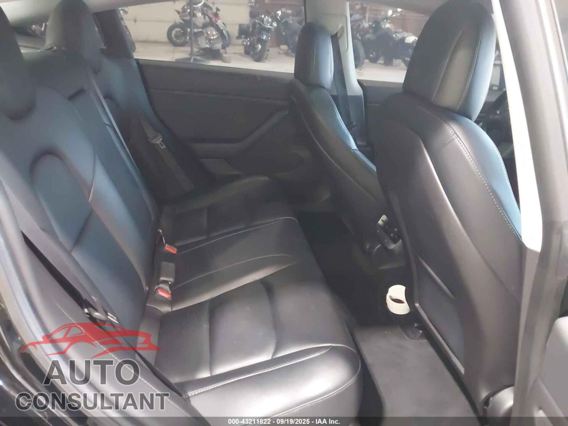 TESLA MODEL 3 2019 - 5YJ3E1EB3KF210496