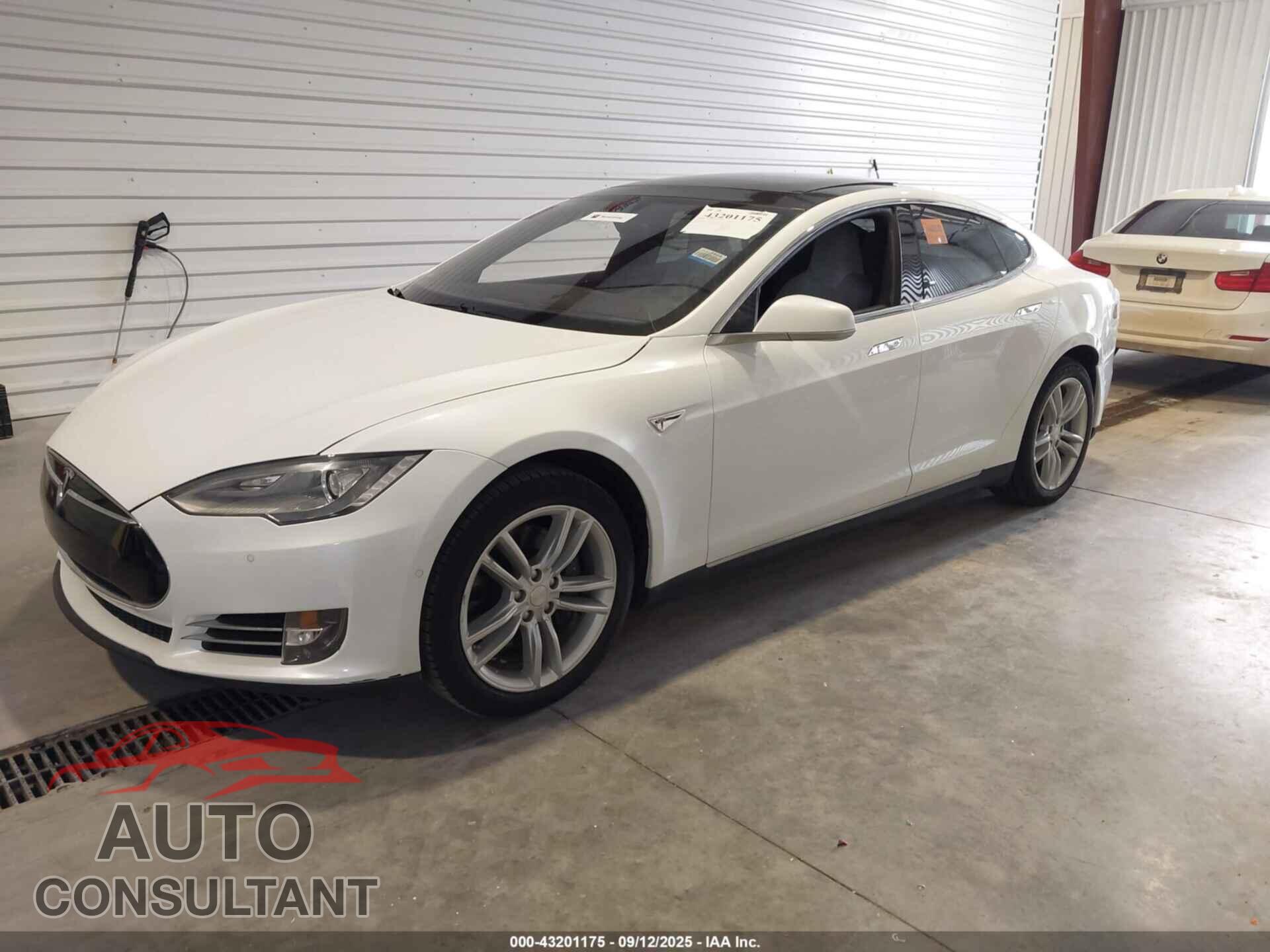 TESLA MODEL S 2015 - 5YJSA1E27FF112701