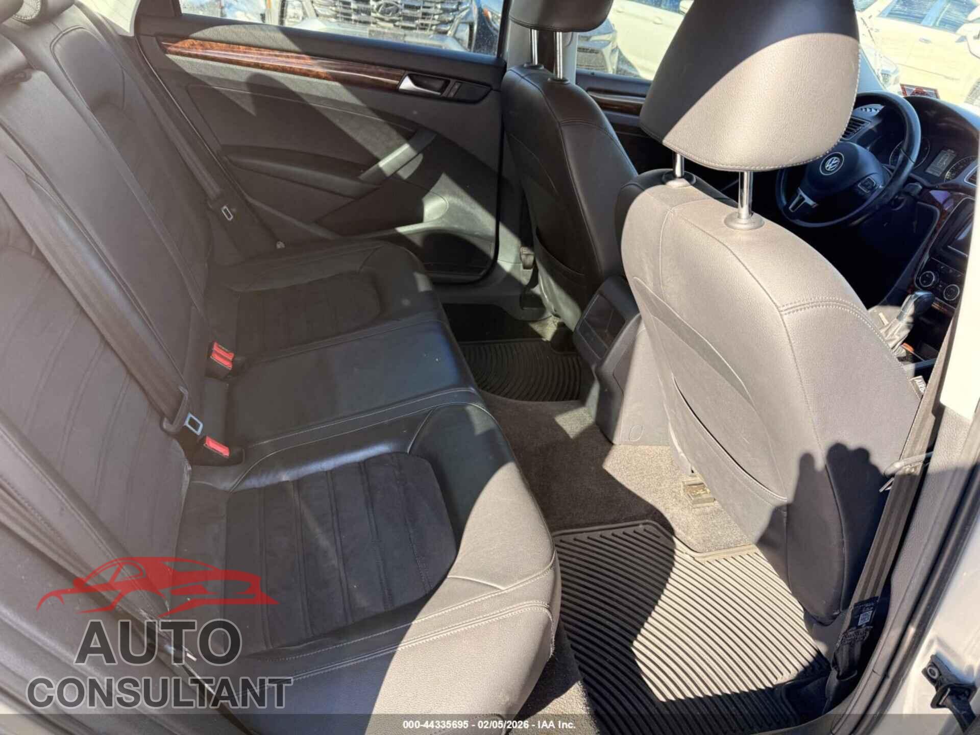 VOLKSWAGEN PASSAT 2012 - 1VWCN7A39CC071097