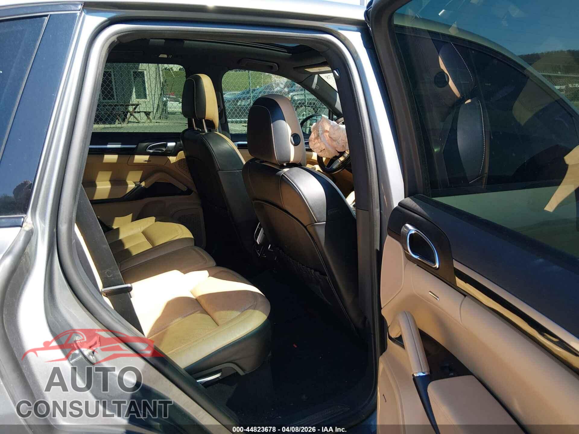 PORSCHE CAYENNE 2017 - WP1AB2A24HLA53304