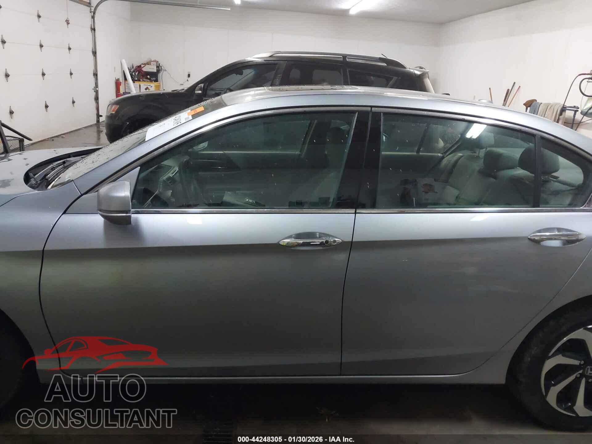 HONDA ACCORD 2017 - 1HGCR3F00HA043885