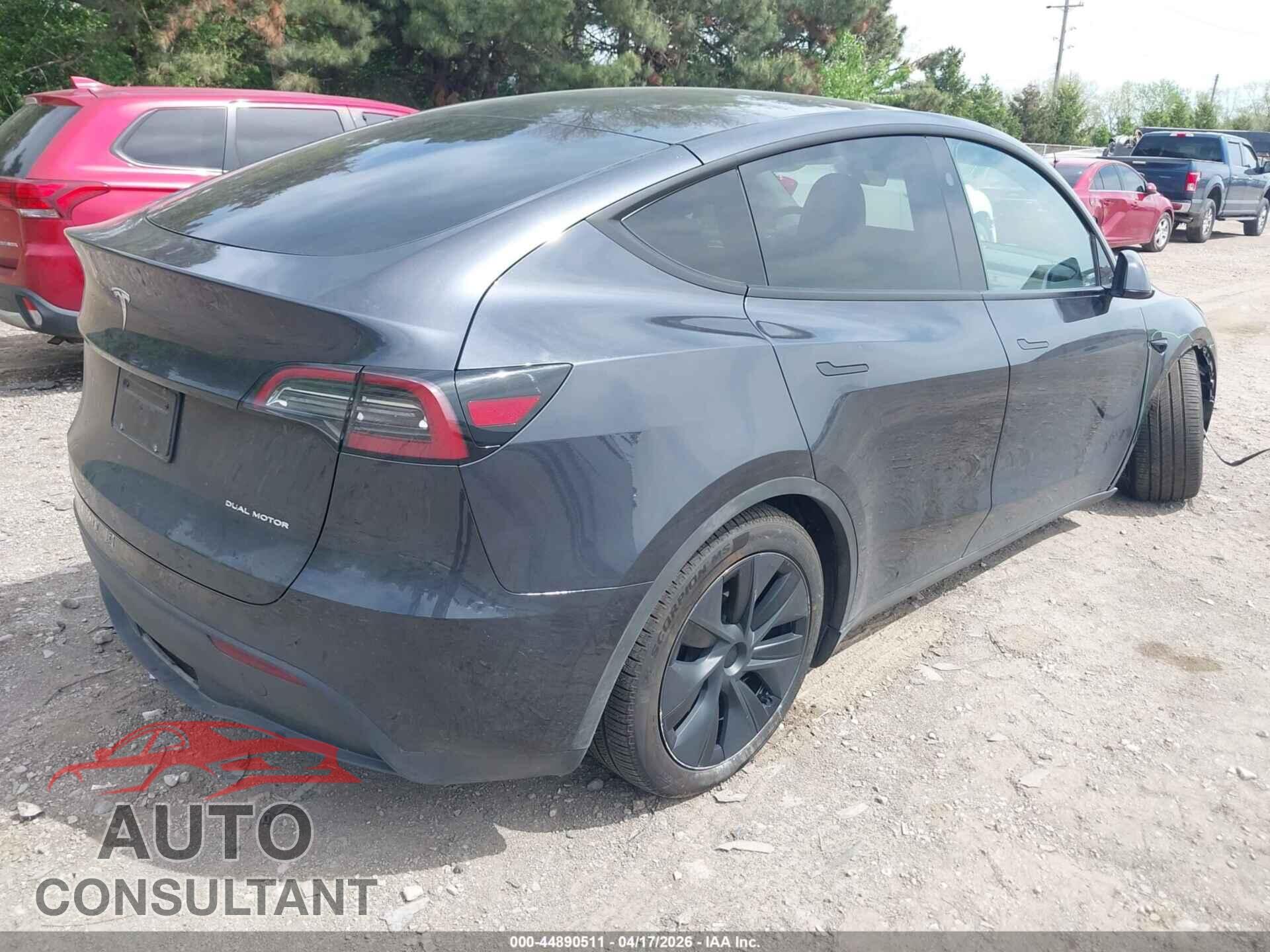 TESLA MODEL Y 2024 - 7SAYGAEE1RF199375