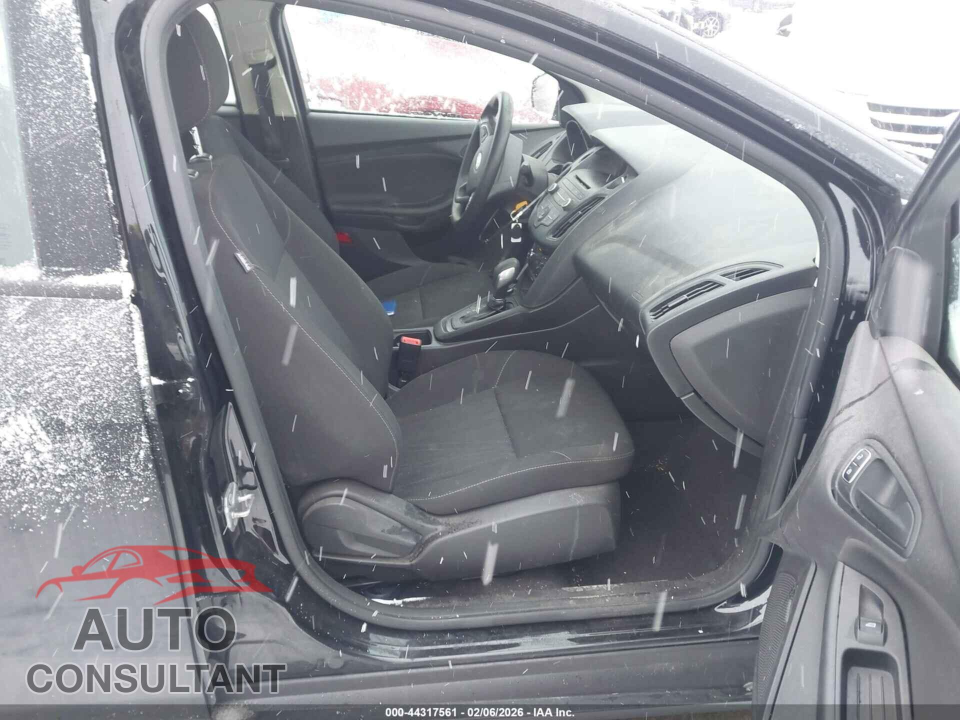FORD FOCUS 2017 - 1FADP3E20HL332075