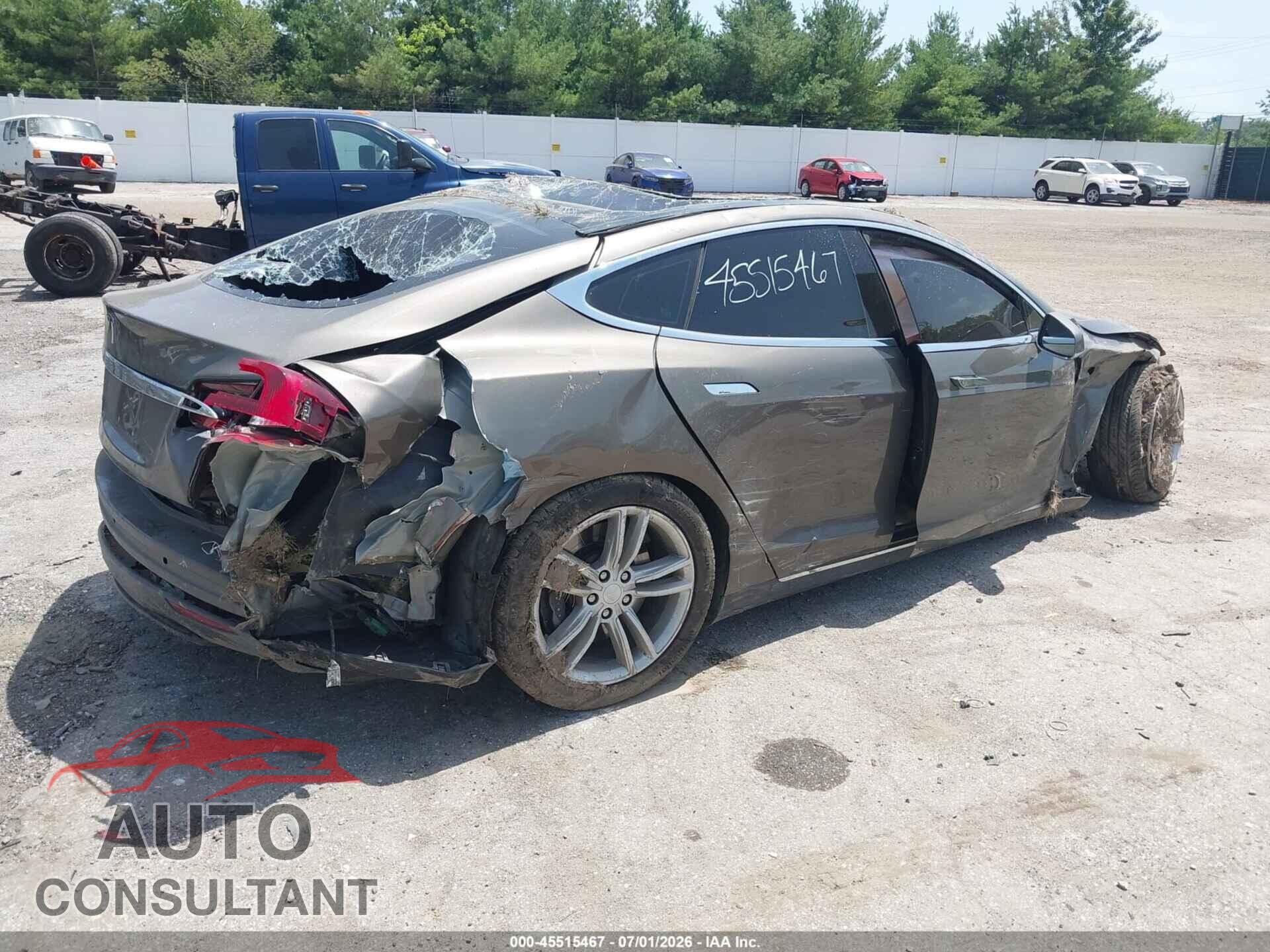 TESLA MODEL S 2015 - 5YJSA1E28FF118801