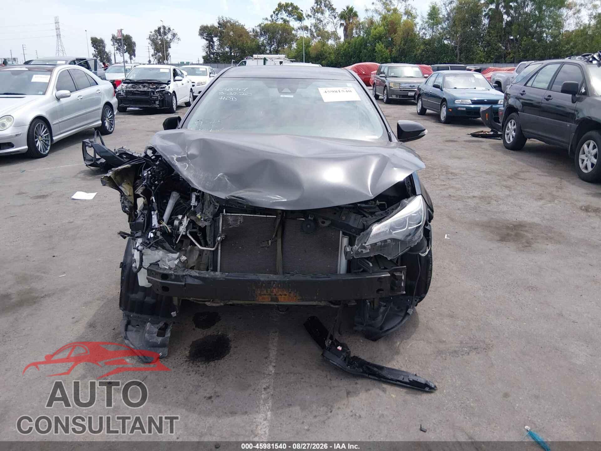 TOYOTA COROLLA 2018 - 5YFBURHE2JP827023