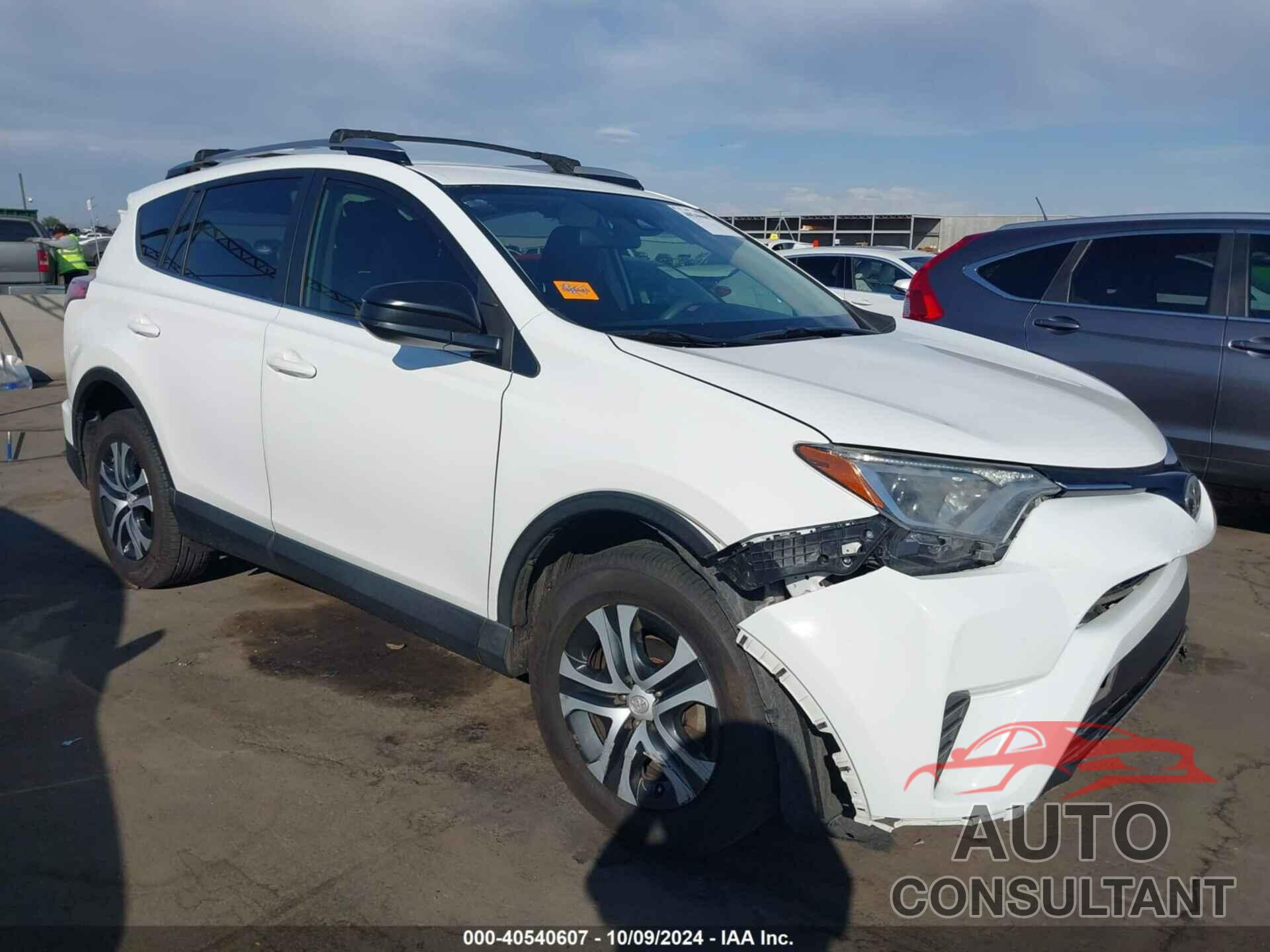 TOYOTA RAV4 2017 - JTMZFREV5HJ142428