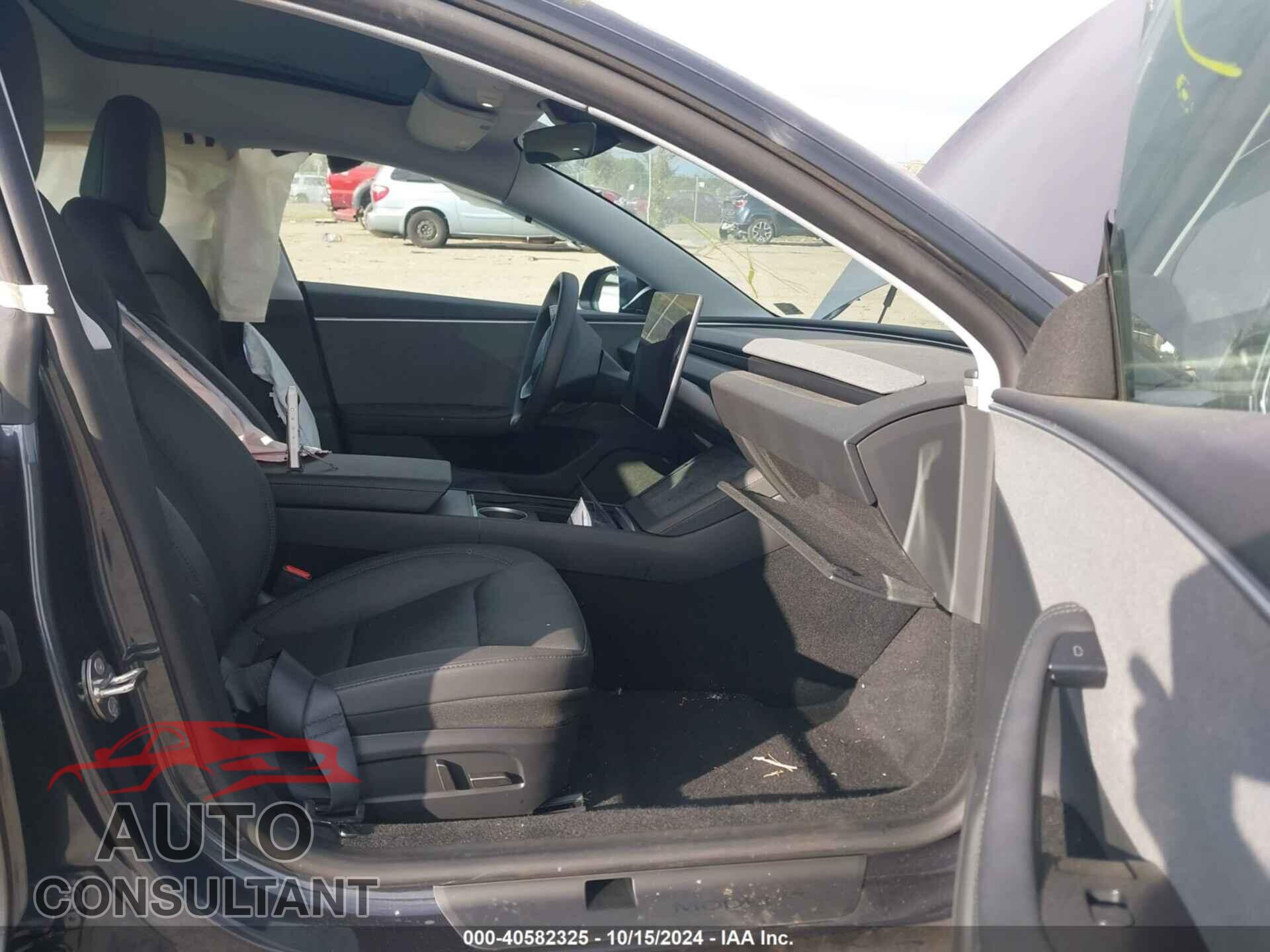 TESLA MODEL 3 2024 - 5YJ3E1EA0RF767352