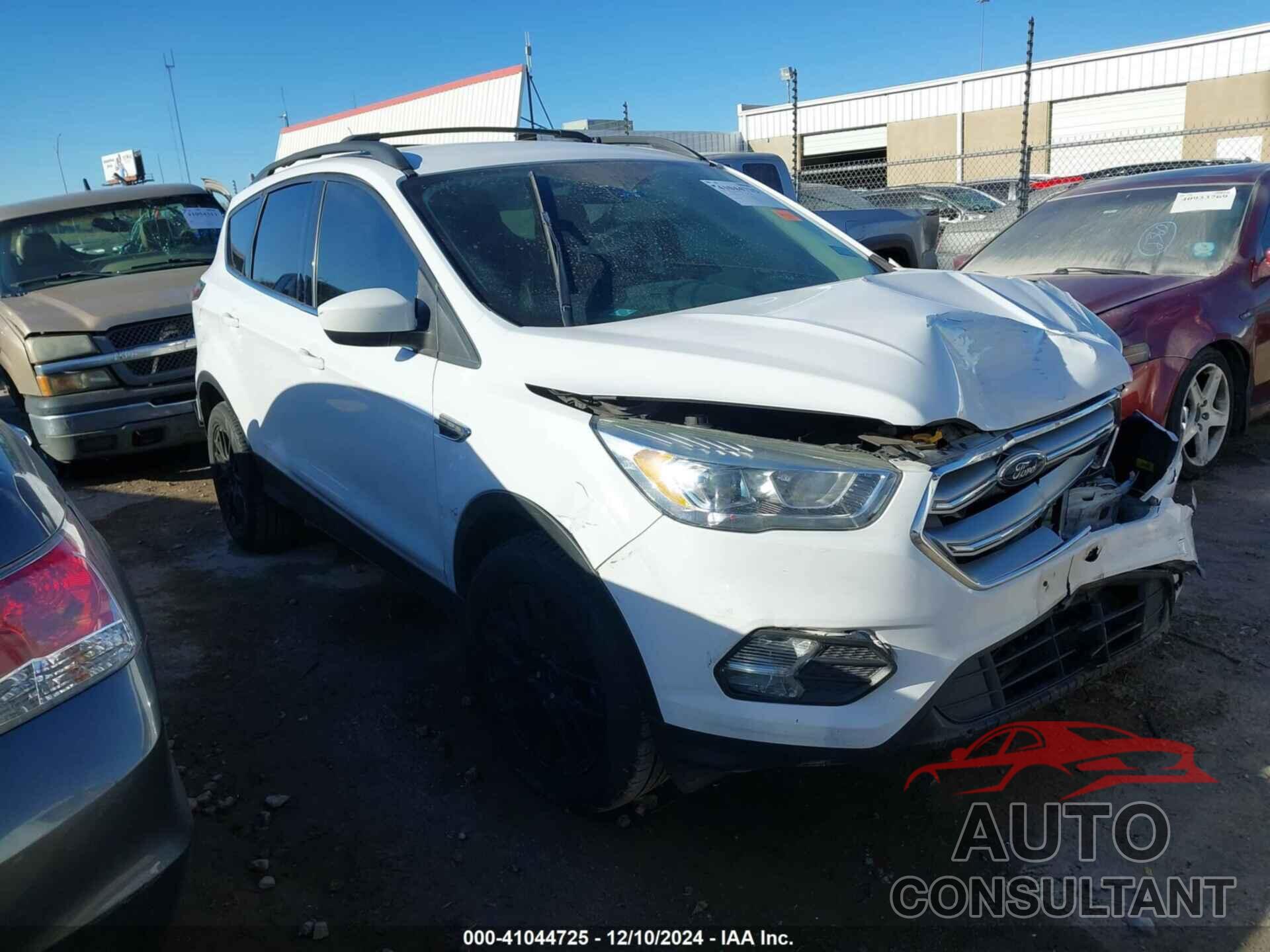 FORD ESCAPE 2017 - 1FMCU0G9XHUB29093