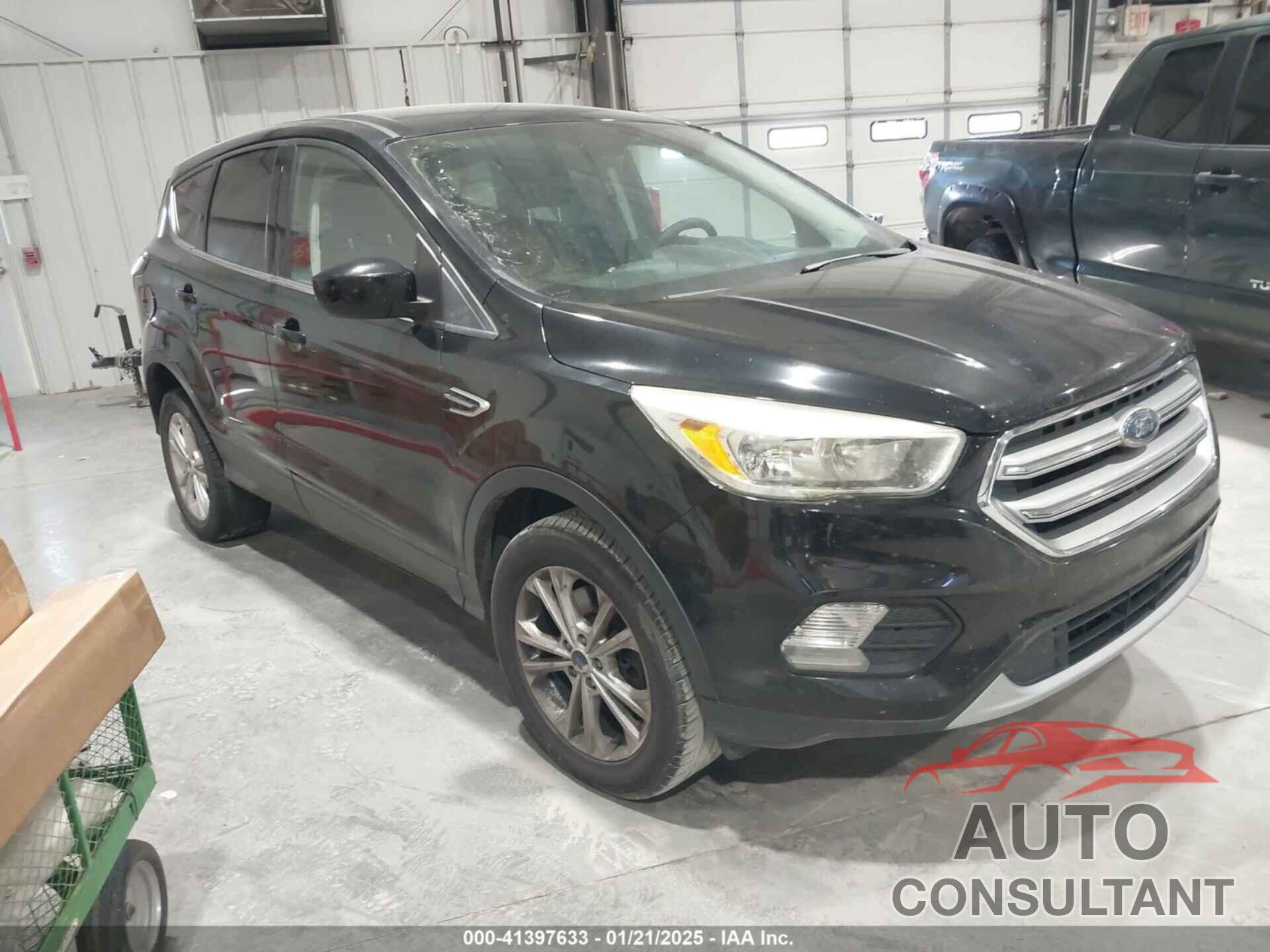 FORD ESCAPE 2017 - 1FMCU9GD1HUC74810