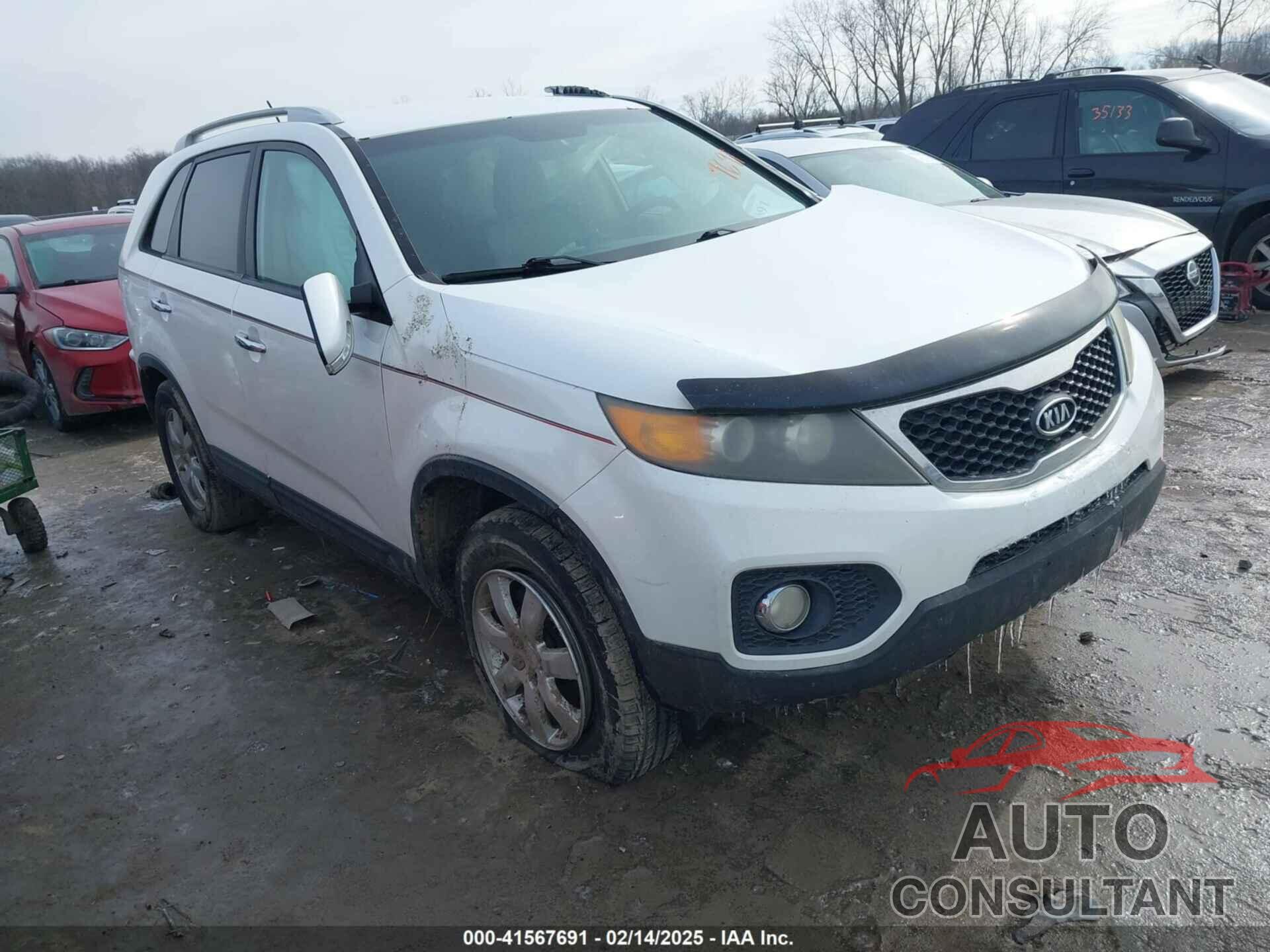 KIA SORENTO 2011 - 5XYKT3A13BG044774