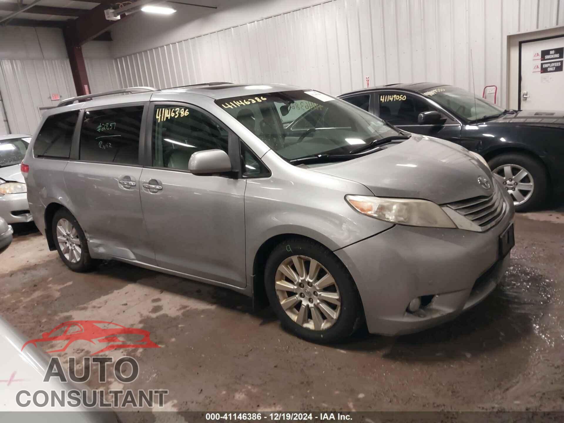 TOYOTA SIENNA 2011 - 5TDDK3DC7BS012700