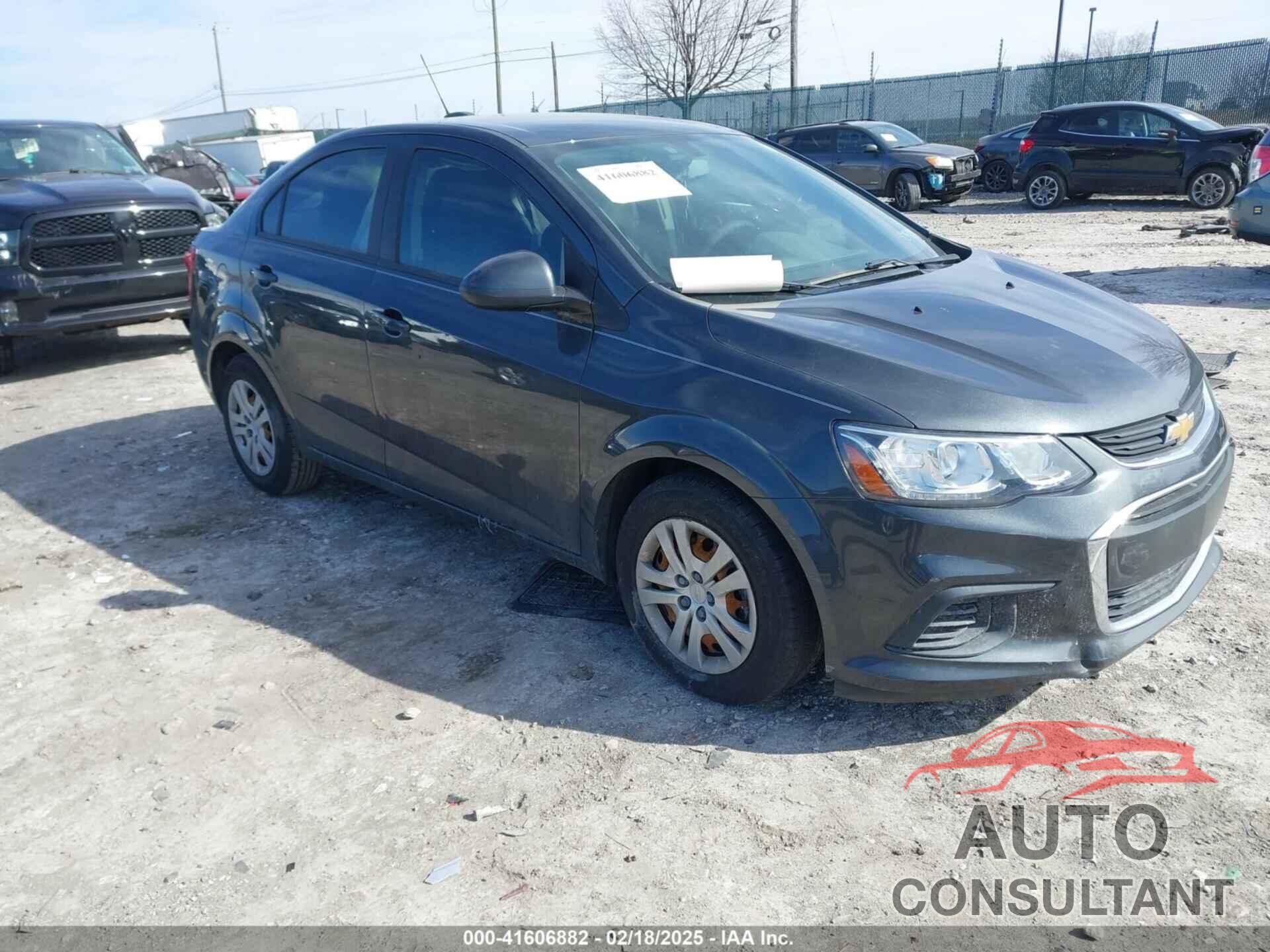 CHEVROLET SONIC 2018 - 1G1JB5SG8J4102655