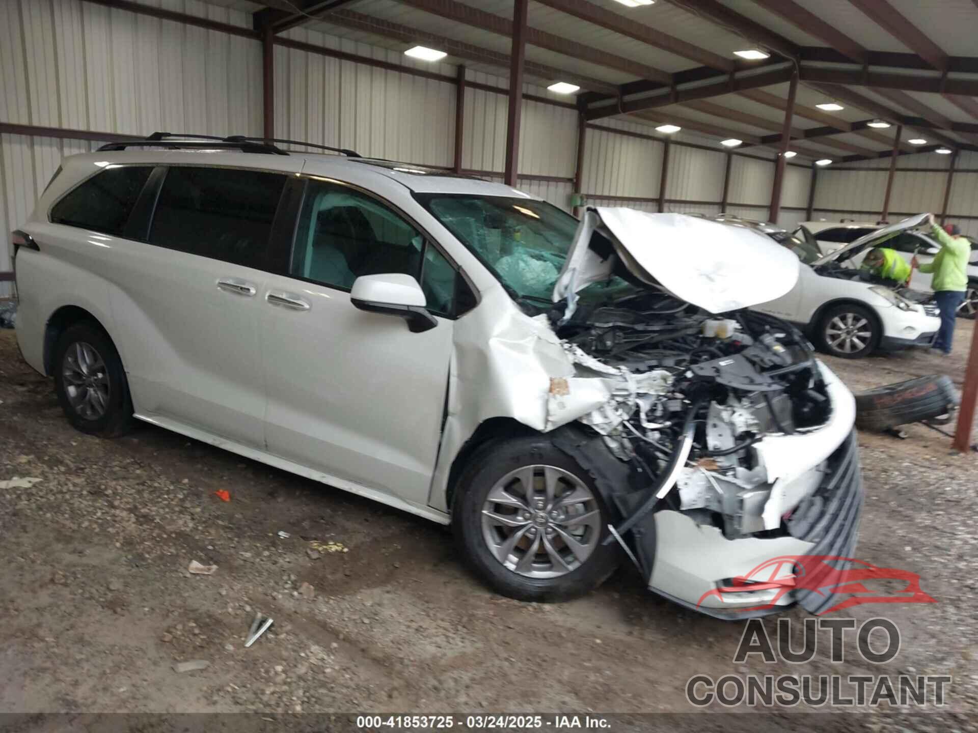 TOYOTA SIENNA 2024 - 5TDYRKEC3RS190684
