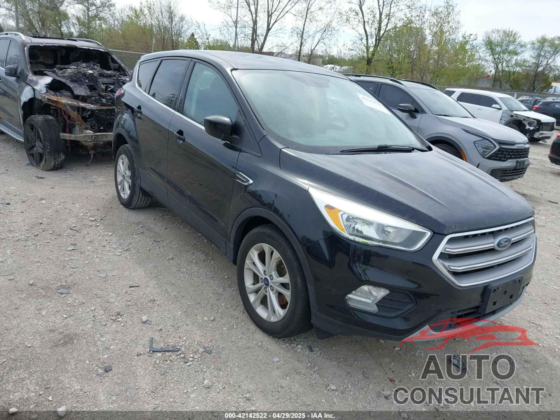 FORD ESCAPE 2017 - 1FMCU0GD3HUC91104
