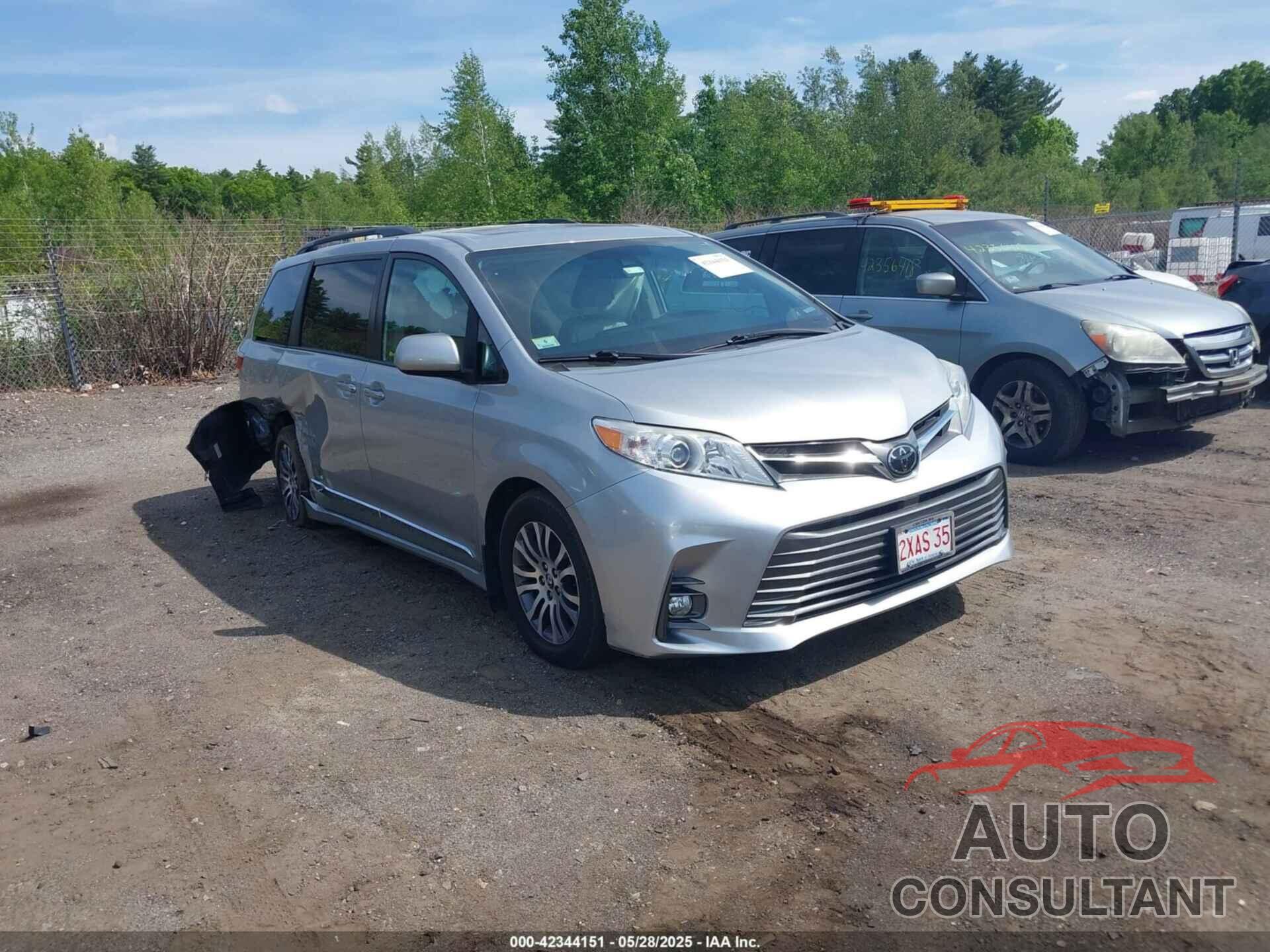 TOYOTA SIENNA 2019 - 5TDYZ3DC8KS003906