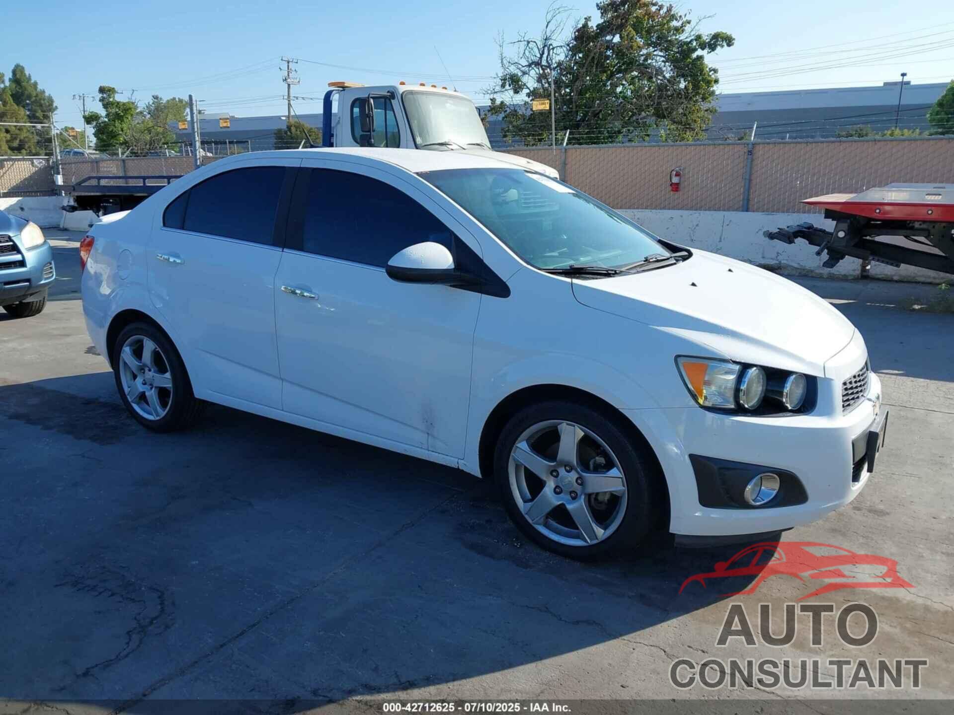 CHEVROLET SONIC 2014 - 1G1JE5SG8E4127472