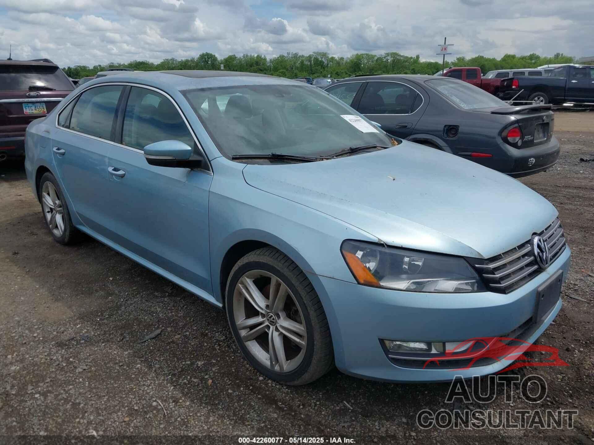 VOLKSWAGEN PASSAT 2012 - 1VWBM7A33CC076083