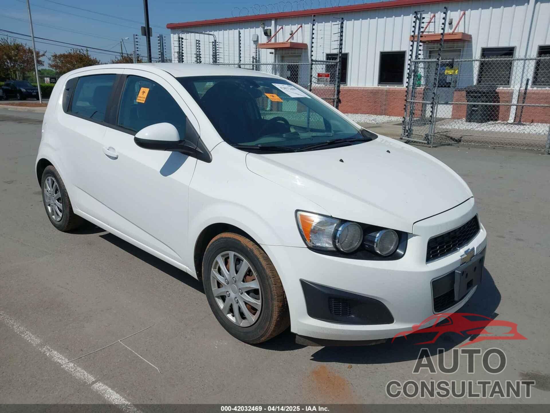 CHEVROLET SONIC 2014 - 1G1JA6SH5E4128203
