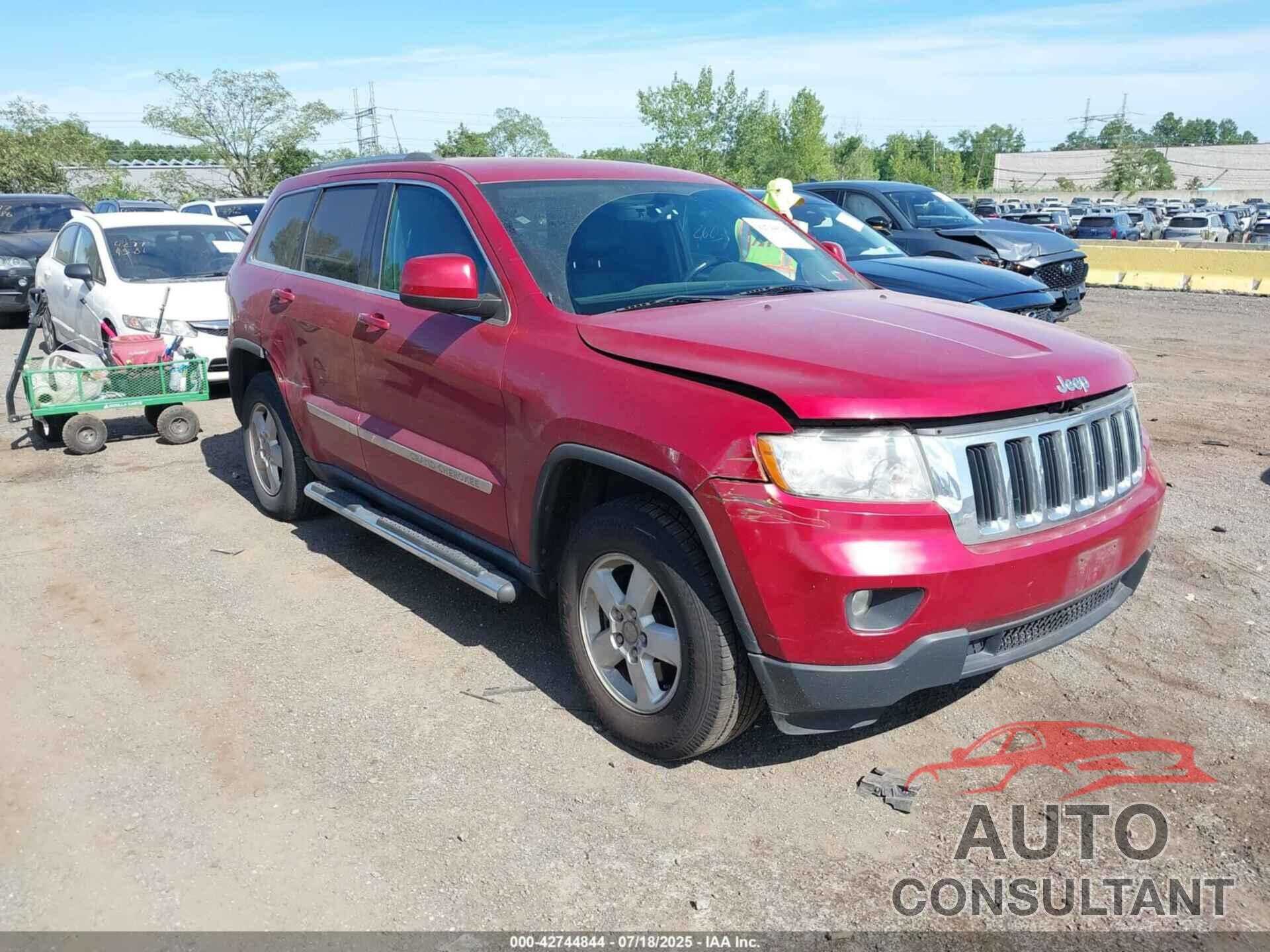 JEEP GRAND CHEROKEE 2011 - 1J4RR4GG4BC553172