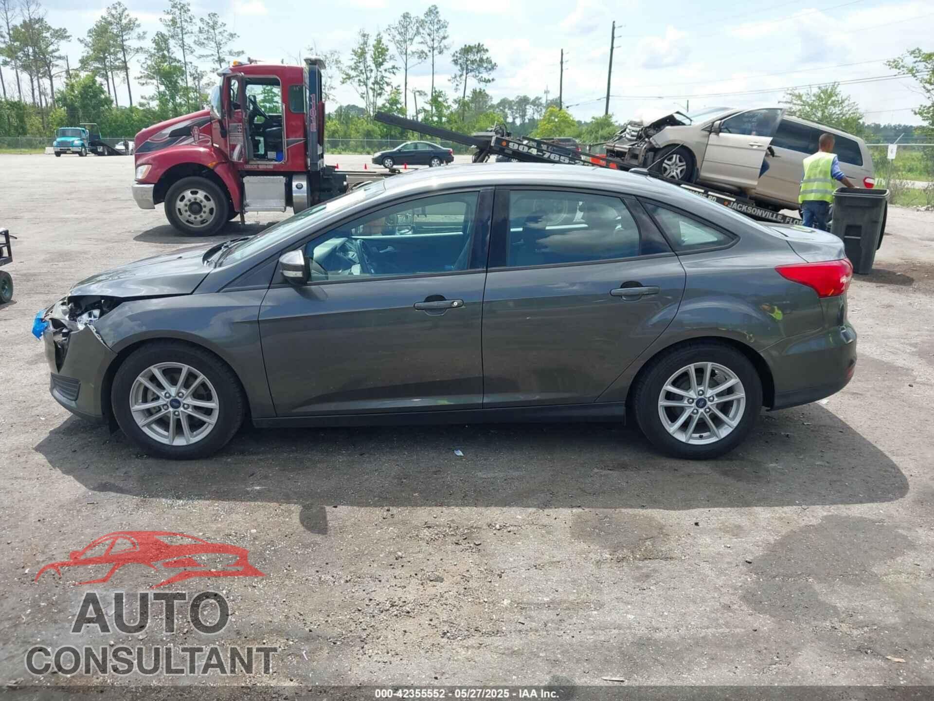 FORD FOCUS 2017 - 1FADP3F24HL244600