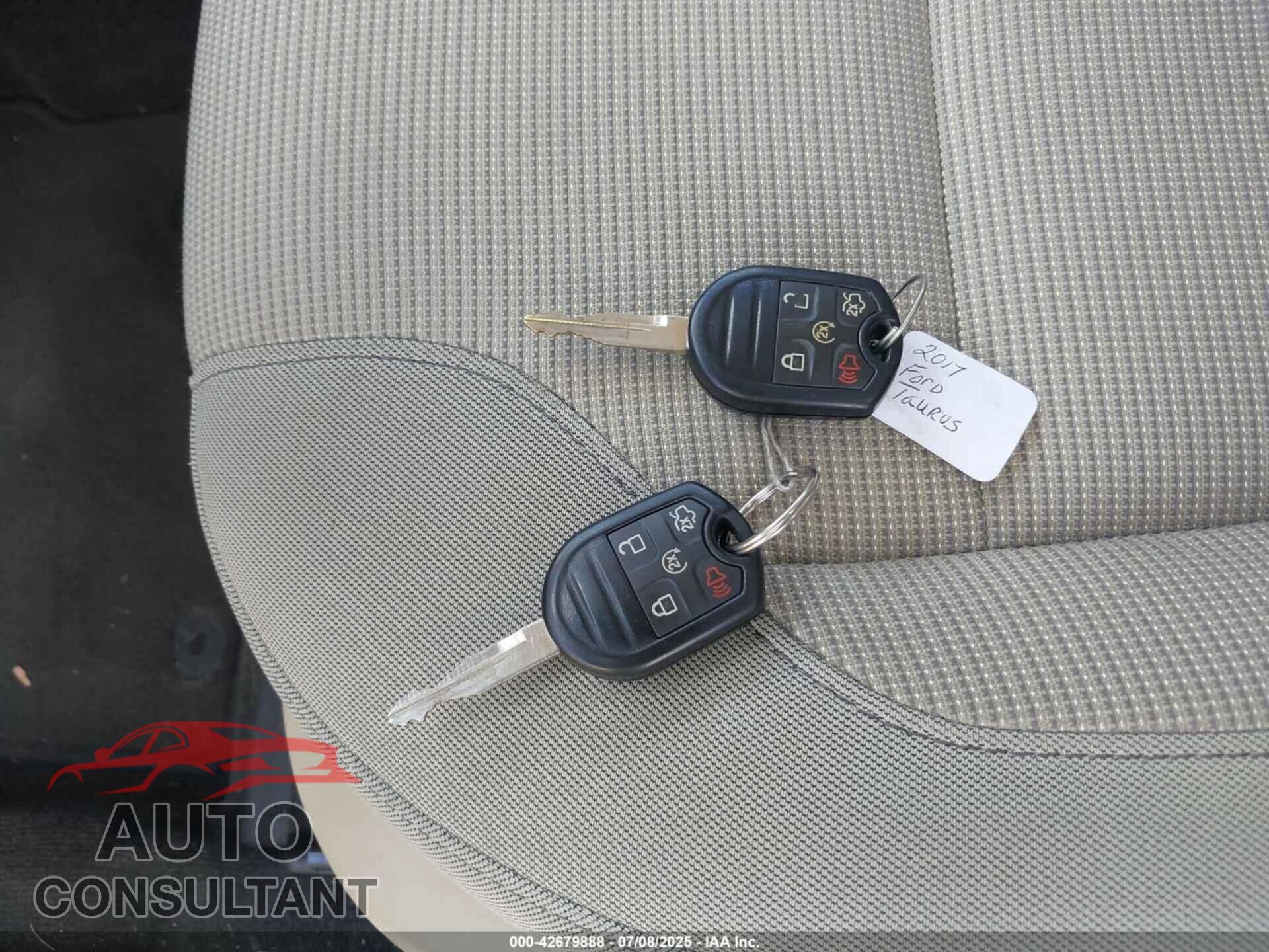 FORD TAURUS 2017 - 1FAHP2E86HG136814