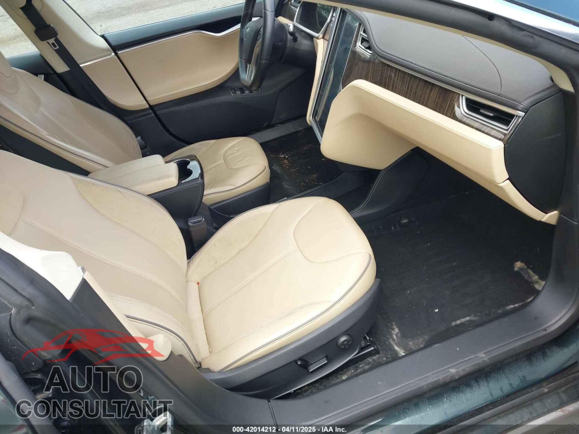 TESLA MODEL S 2013 - 5YJSA1CN1DFP27013