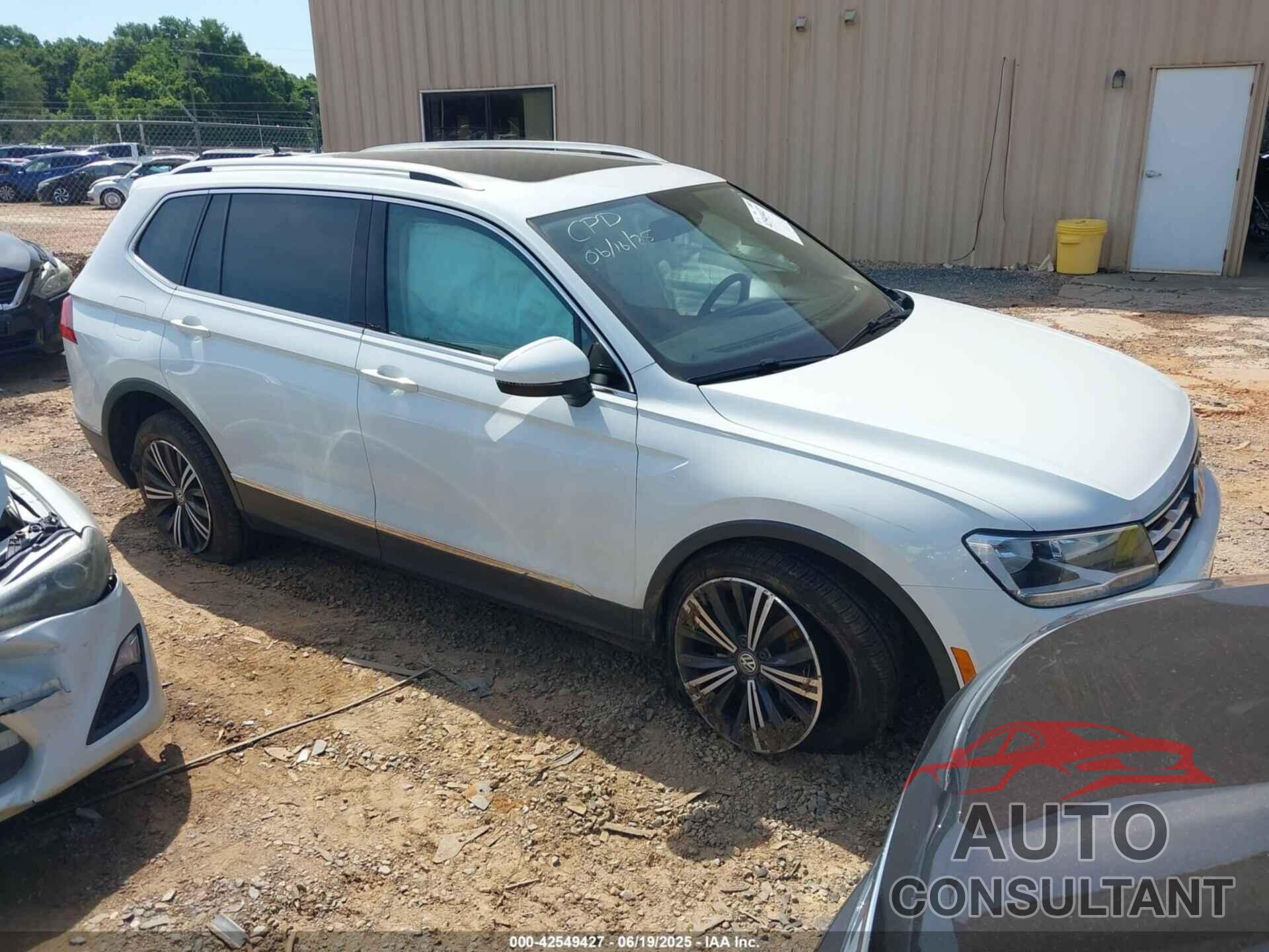 VOLKSWAGEN TIGUAN 2018 - 3VV3B7AX1JM095857